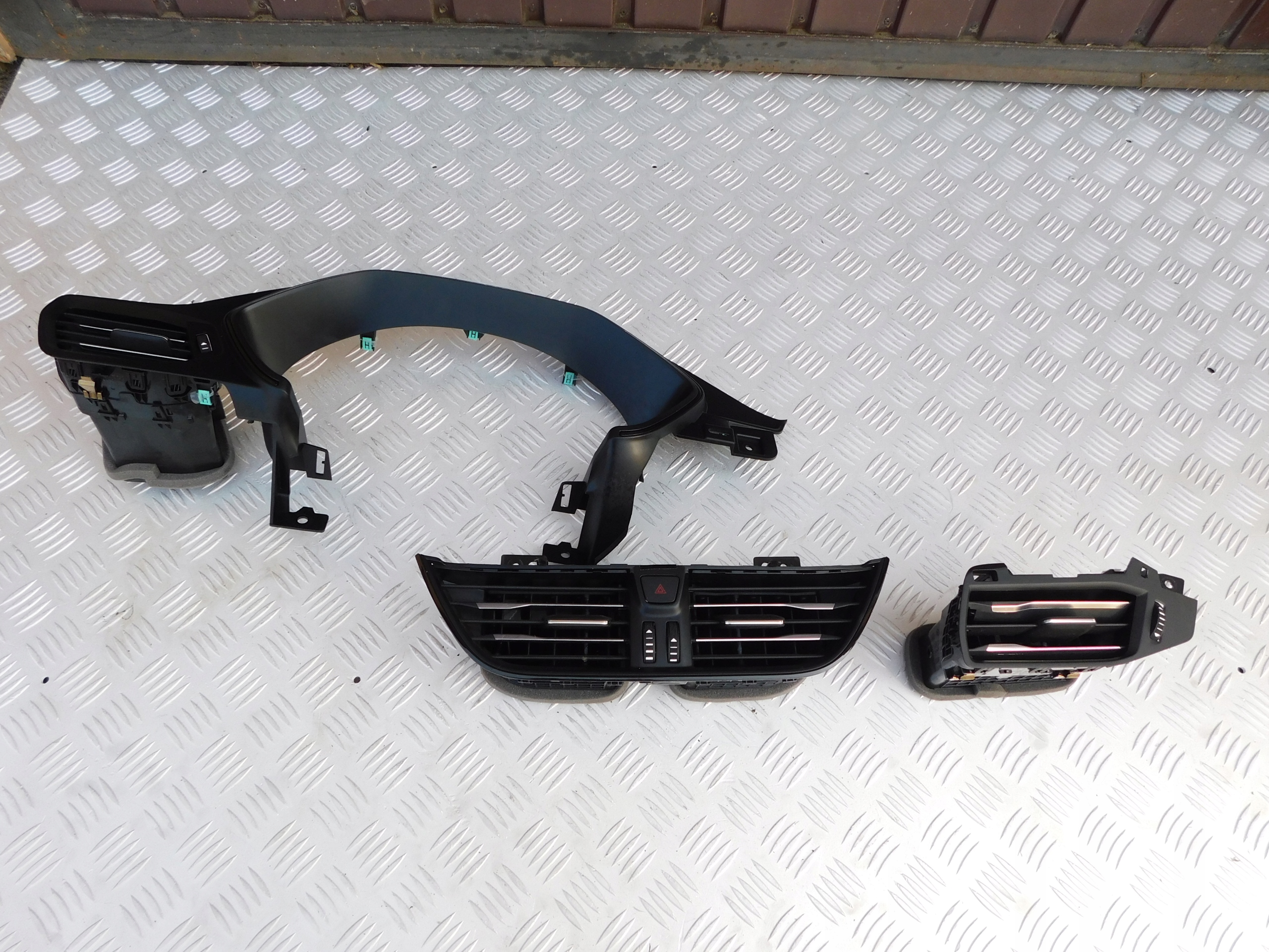 FORD KUGA MK3 Obal budíka kratki klímy komplet