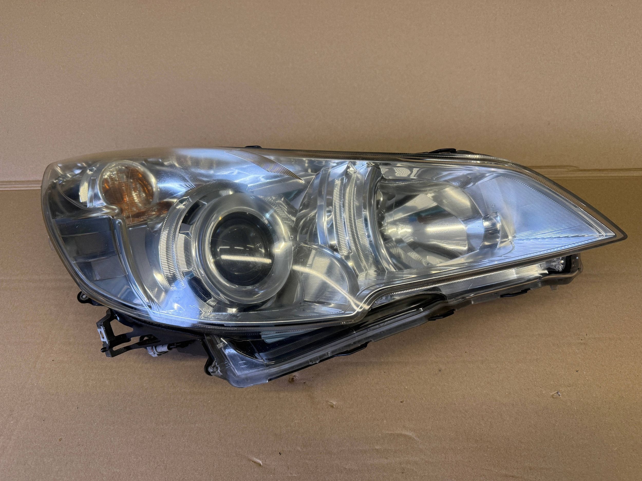 SUBARU LEGACY V light front front right XENON complete 100-20064