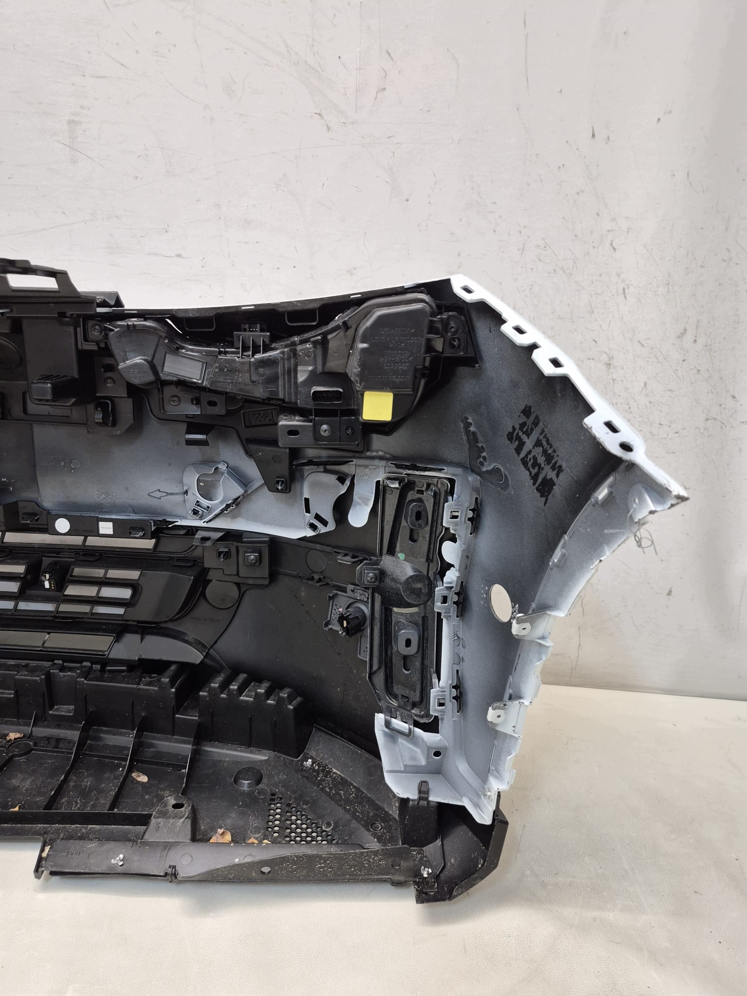 NISSAN MICRA K15 E-TECH VI 25- bumper front front PDC 8037040