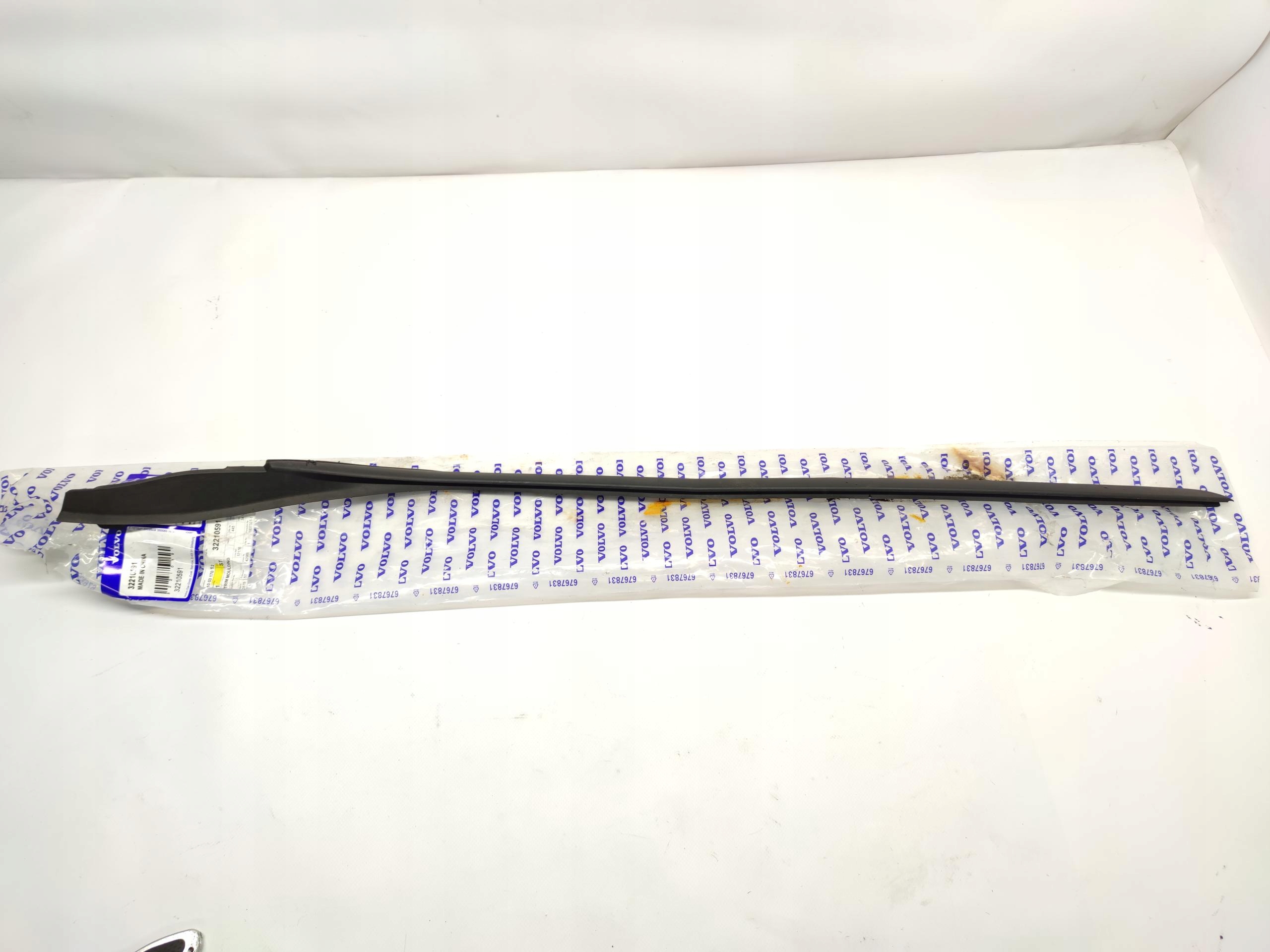 NOWA PRAWA LISTWA SZYBY PRZEDNIEJ VOLVO XC60 II