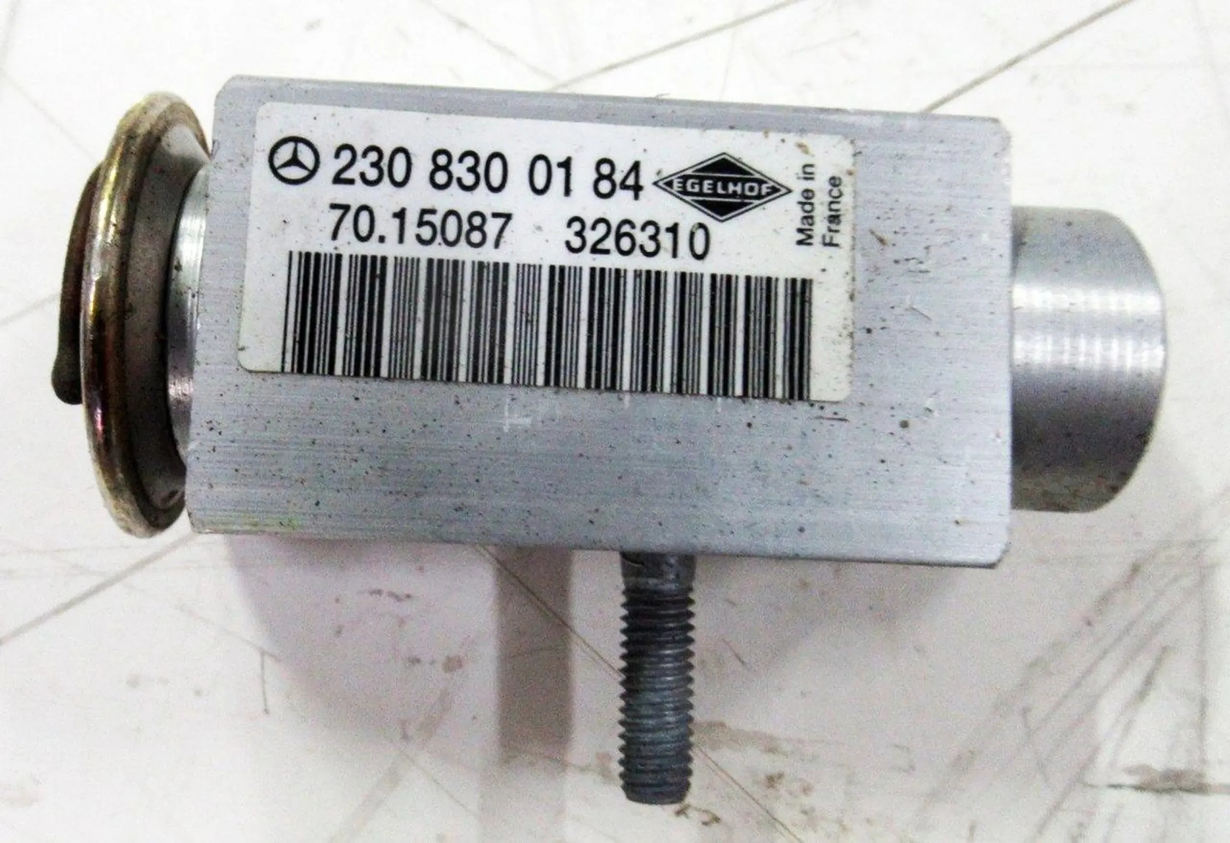 MERCEDES C KLASA W204 W 204 ZAWÓR ROZPRĘŻNY KLIMATYZACJI Producent części Mercedes-Benz OE