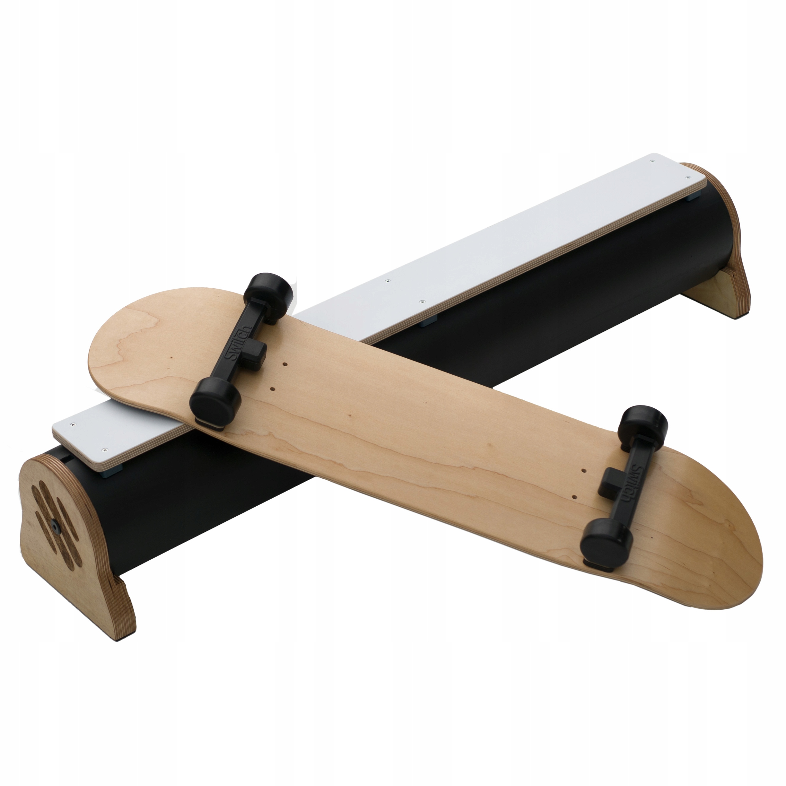 Skateboardové trucky bez kol a box pro výuku triků