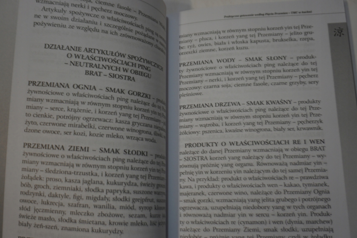 PRAKTYCZNE GOTOWANIE WEDŁUG PIĘCIU PRZEMIAN ANNA CZELEJ Nośnik książka papierowa