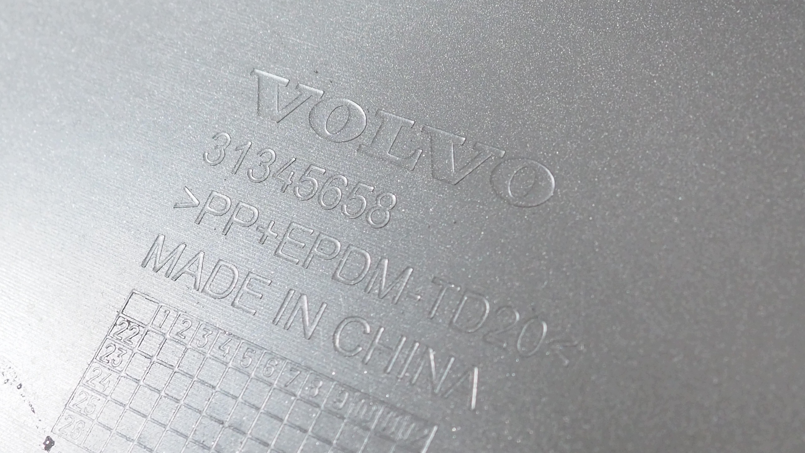 Volvo EX30 nárazník předek přední 31345658