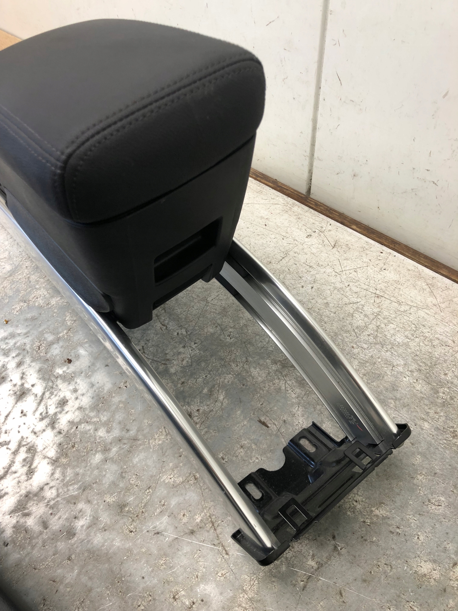 TUNEL central armrest OPEL MERIVA B 13260358