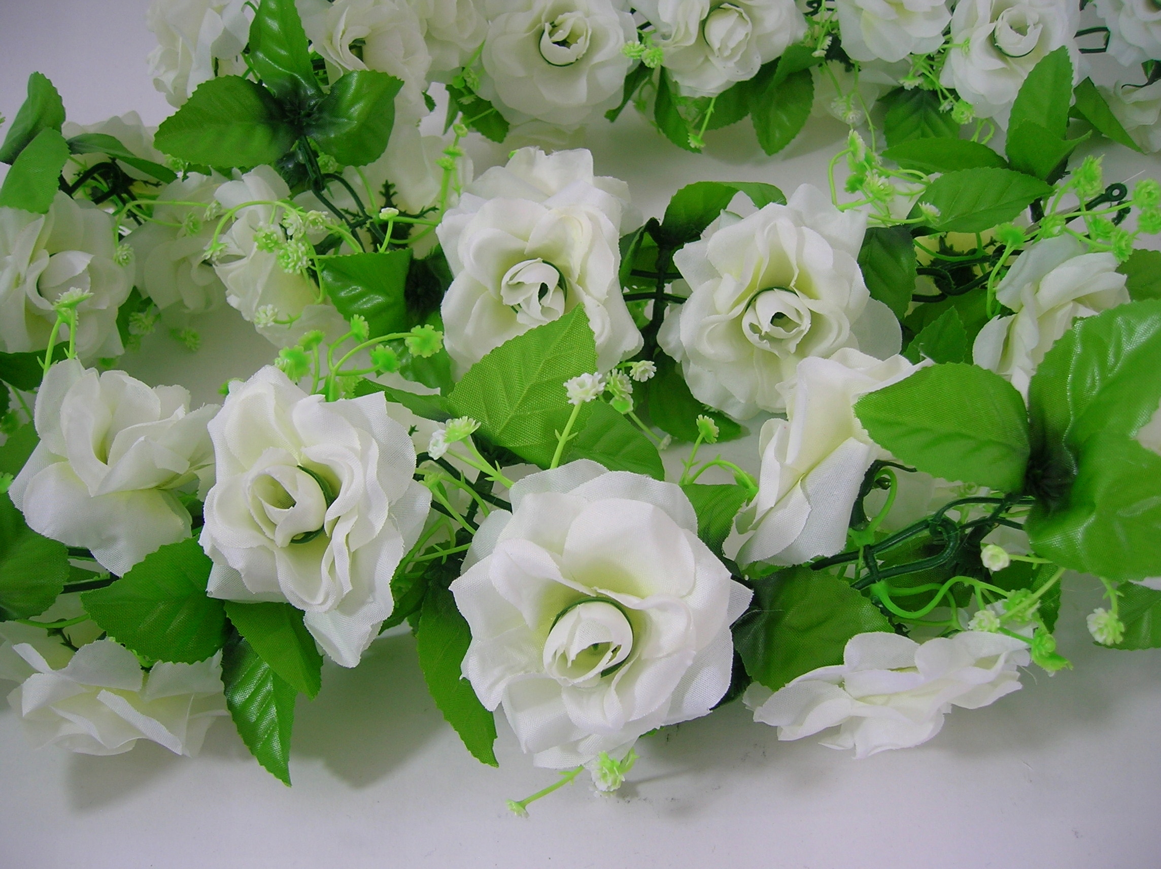 SZTUCZNE KWIATY GIRLANDA Z RÓŻAMI - KREMOWA Marka inna