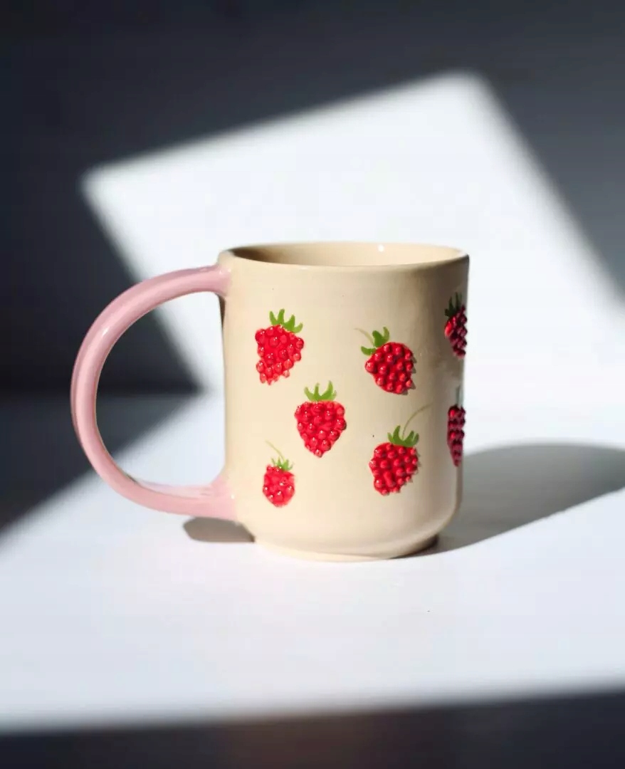 Hrnek s malinami Přirozeně Studio