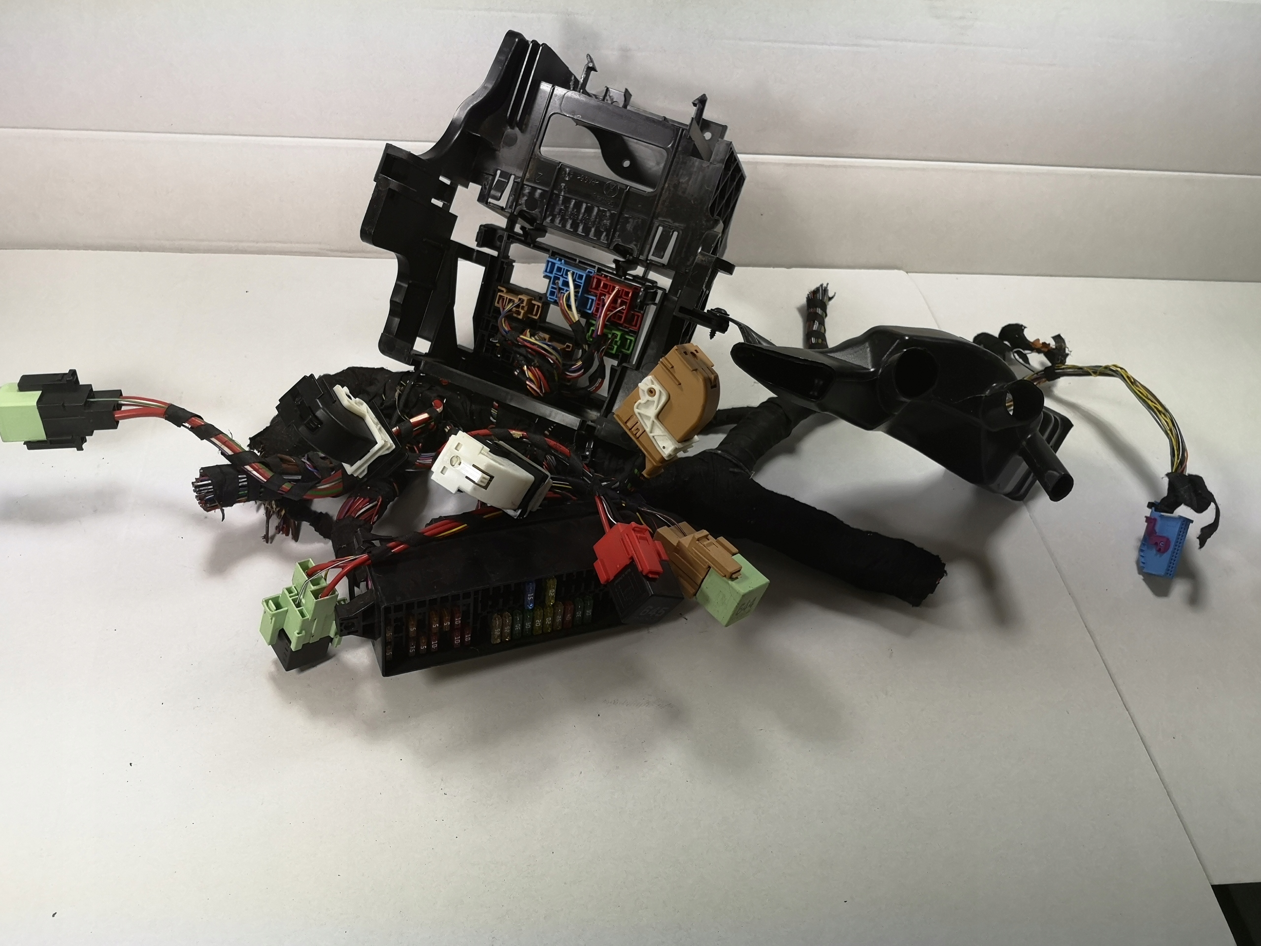 5N1970000J 5N1959503B - TIGUAN 5N ПРОВОДА ПРЕДОХРАНИТЕЛИ УСТАНОВКА