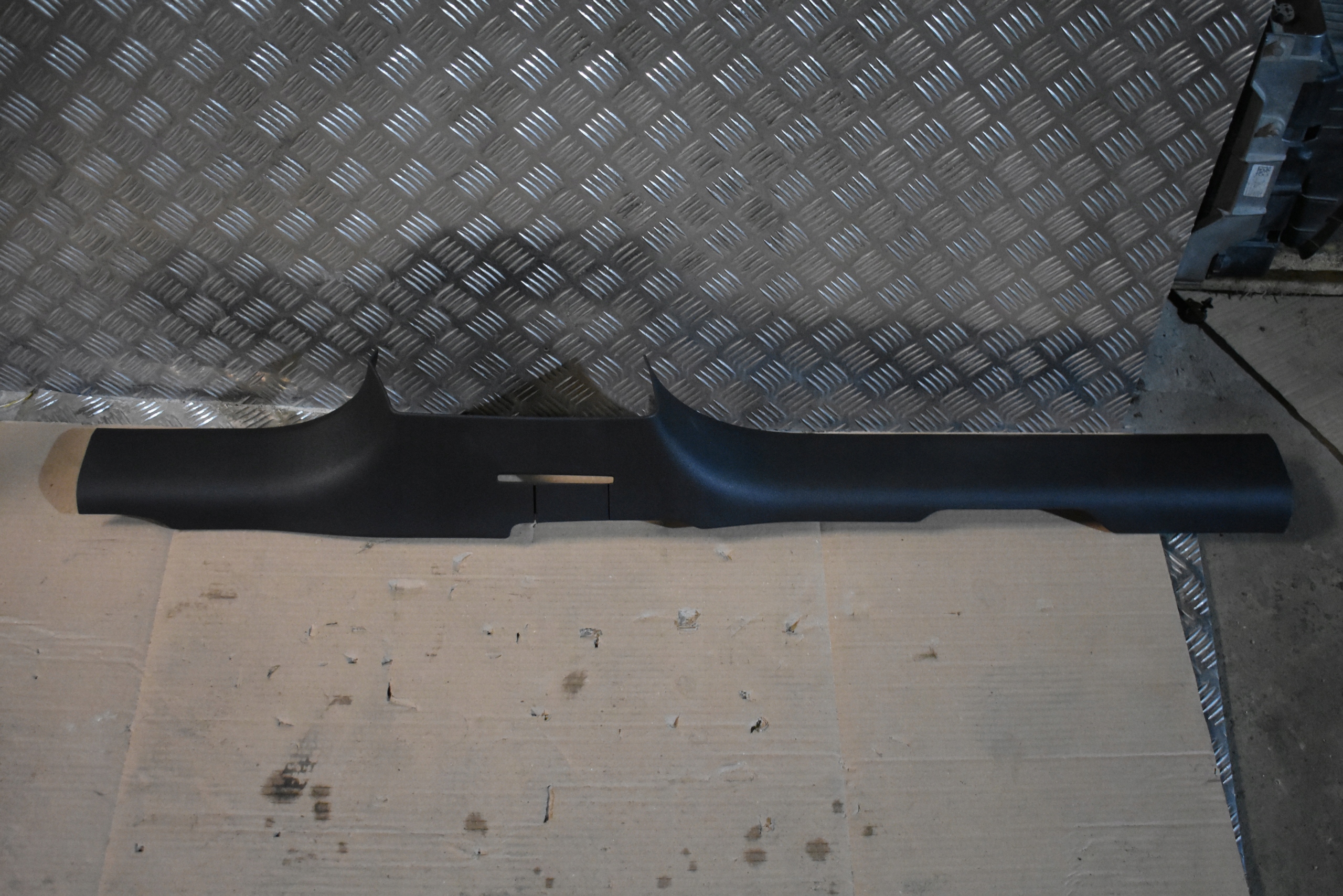 IDEALNA moulding cap threshold left AUDI E-TRON 1