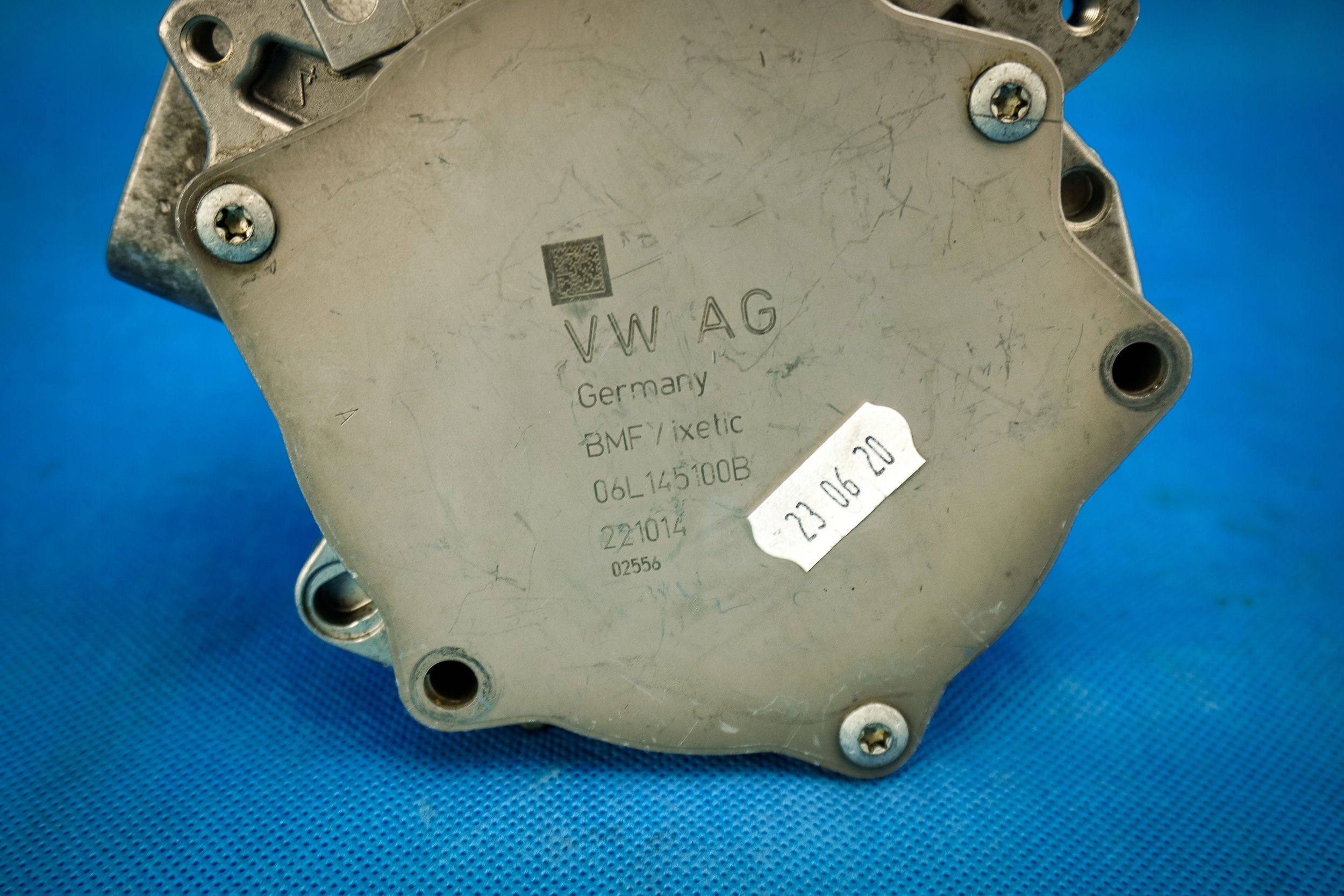 pump vacual vacum Audi S3 A6 VW 06L145100B