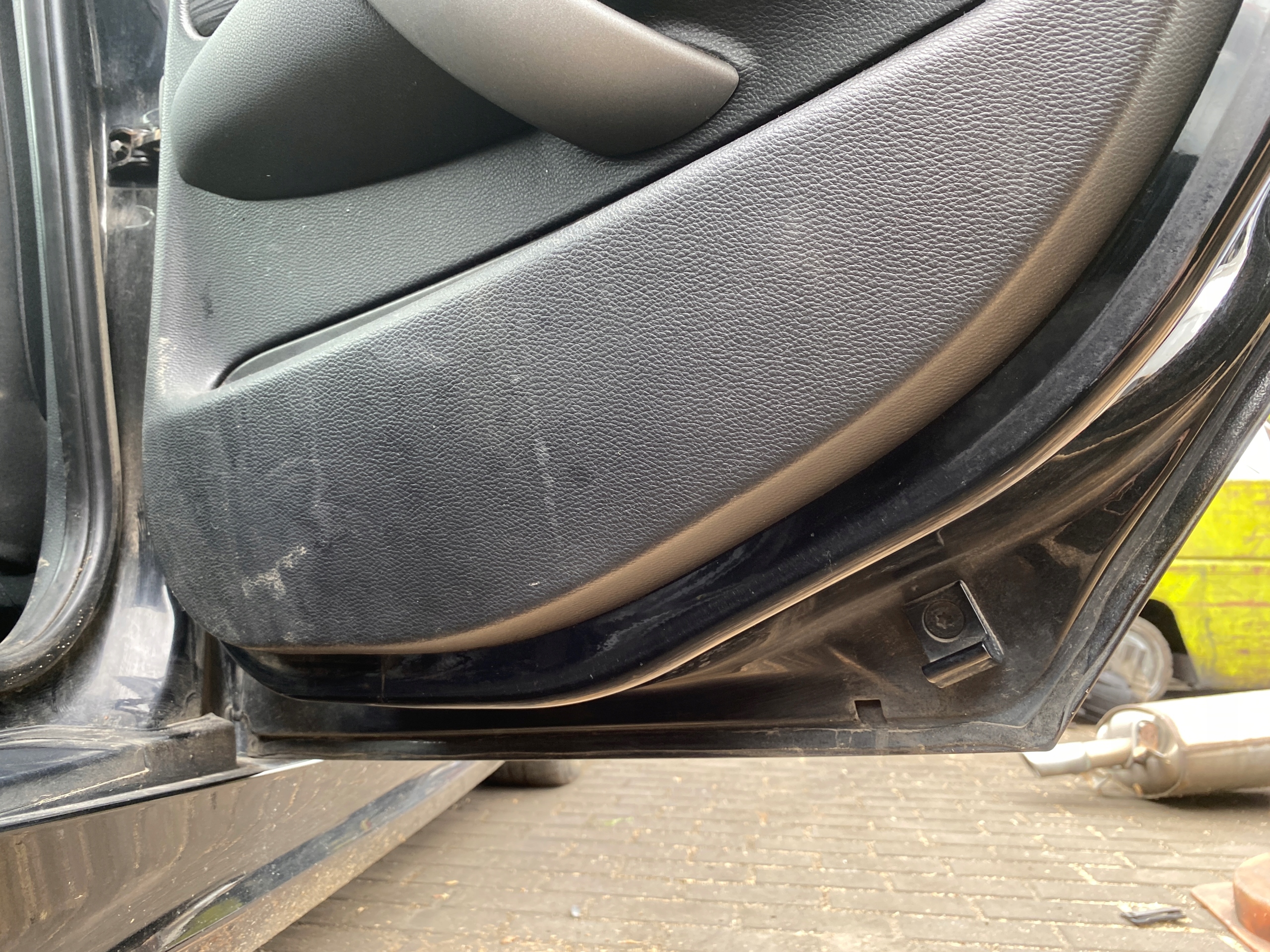 door right rear. rear part BMW 1 and E87 07-11 SCHWARZ 2 668/9