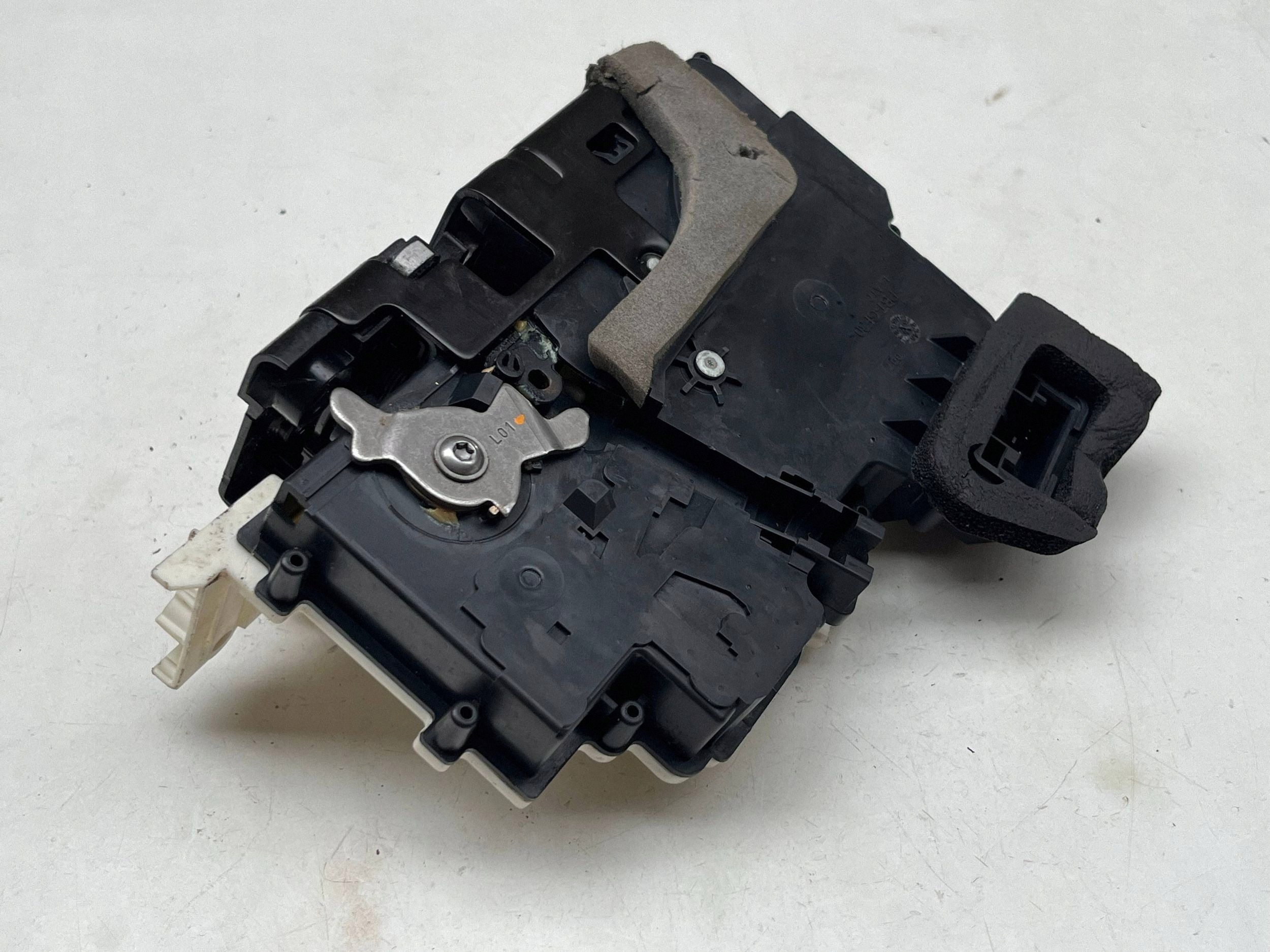 AUDI A6 C8 lock door left front 4K1837015H @M
