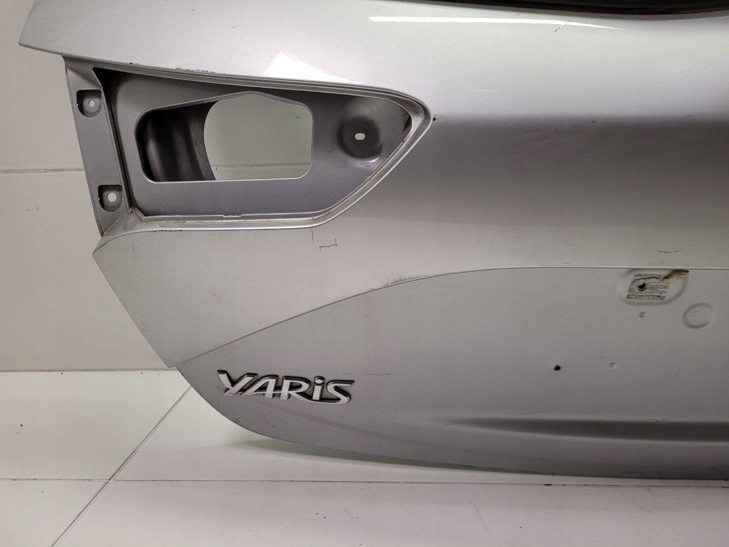 rear trunk door boot Toyota Yaris 3 XP130 2nd facelift 2018
