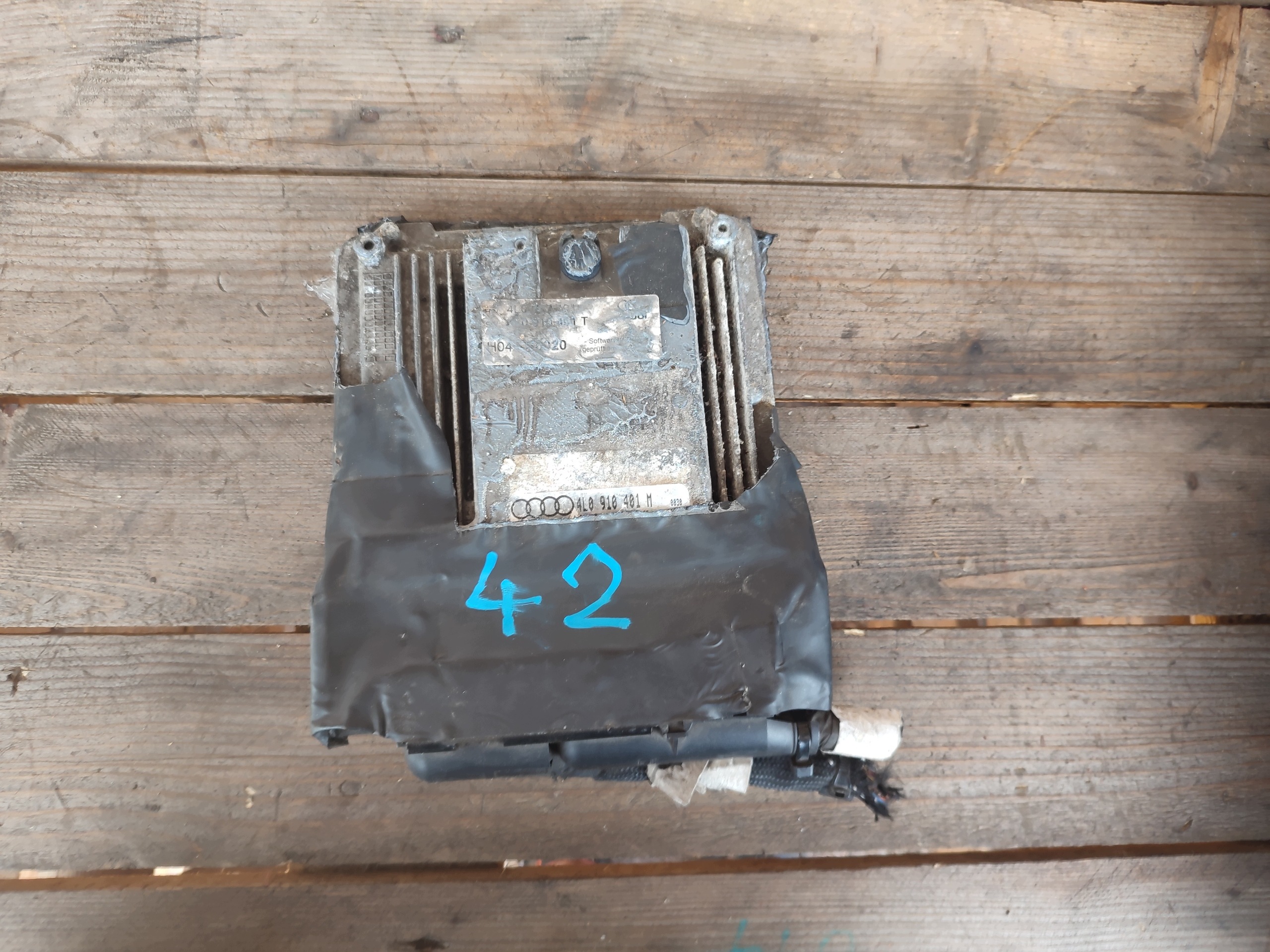AUDI Q7 4L 3.0 TDI - computer control unit of the engine 4L0910401M