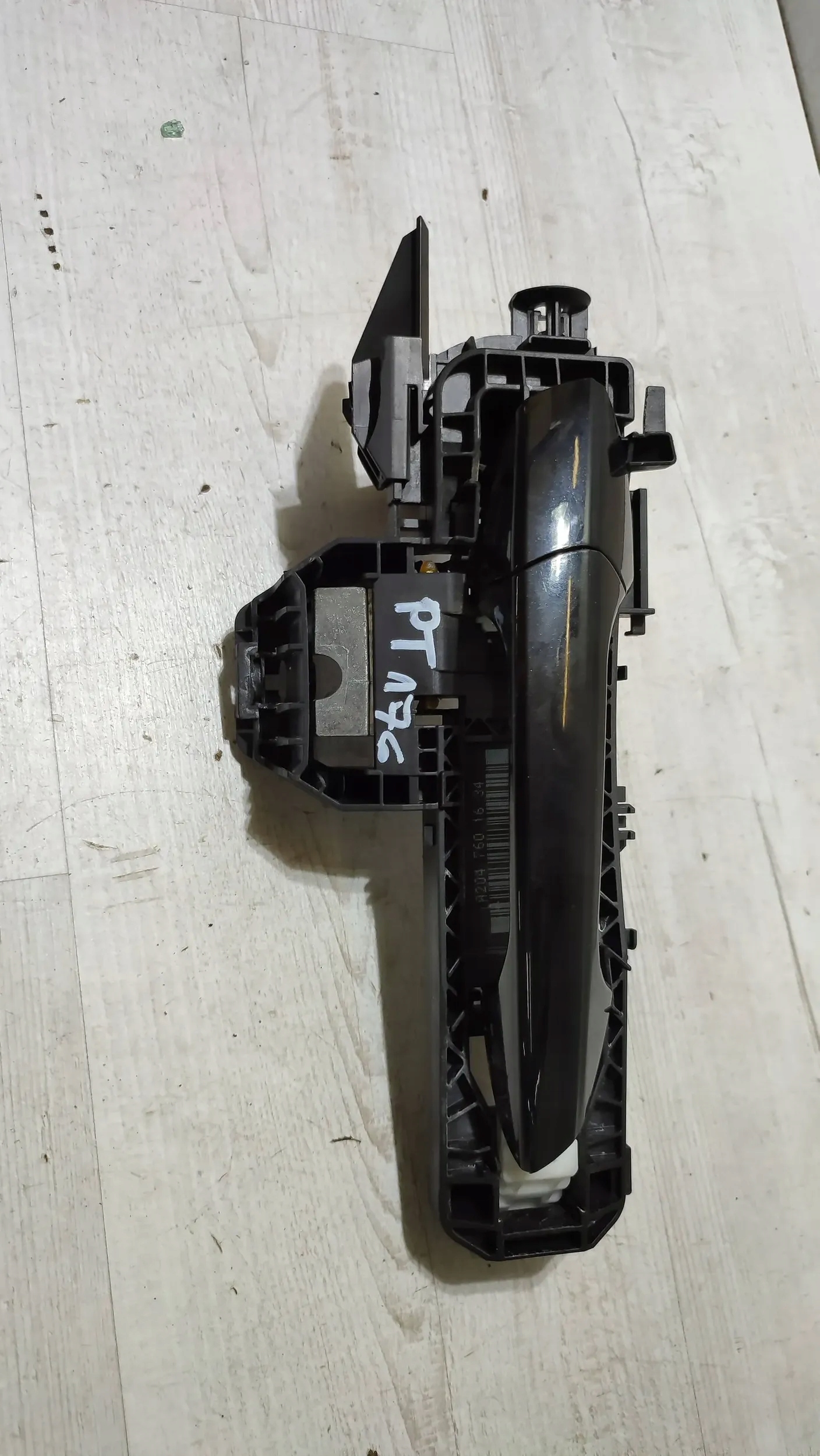 Mercedes-Benz A-classa W176 17r. 1.5cdi rear part side right handle exterior