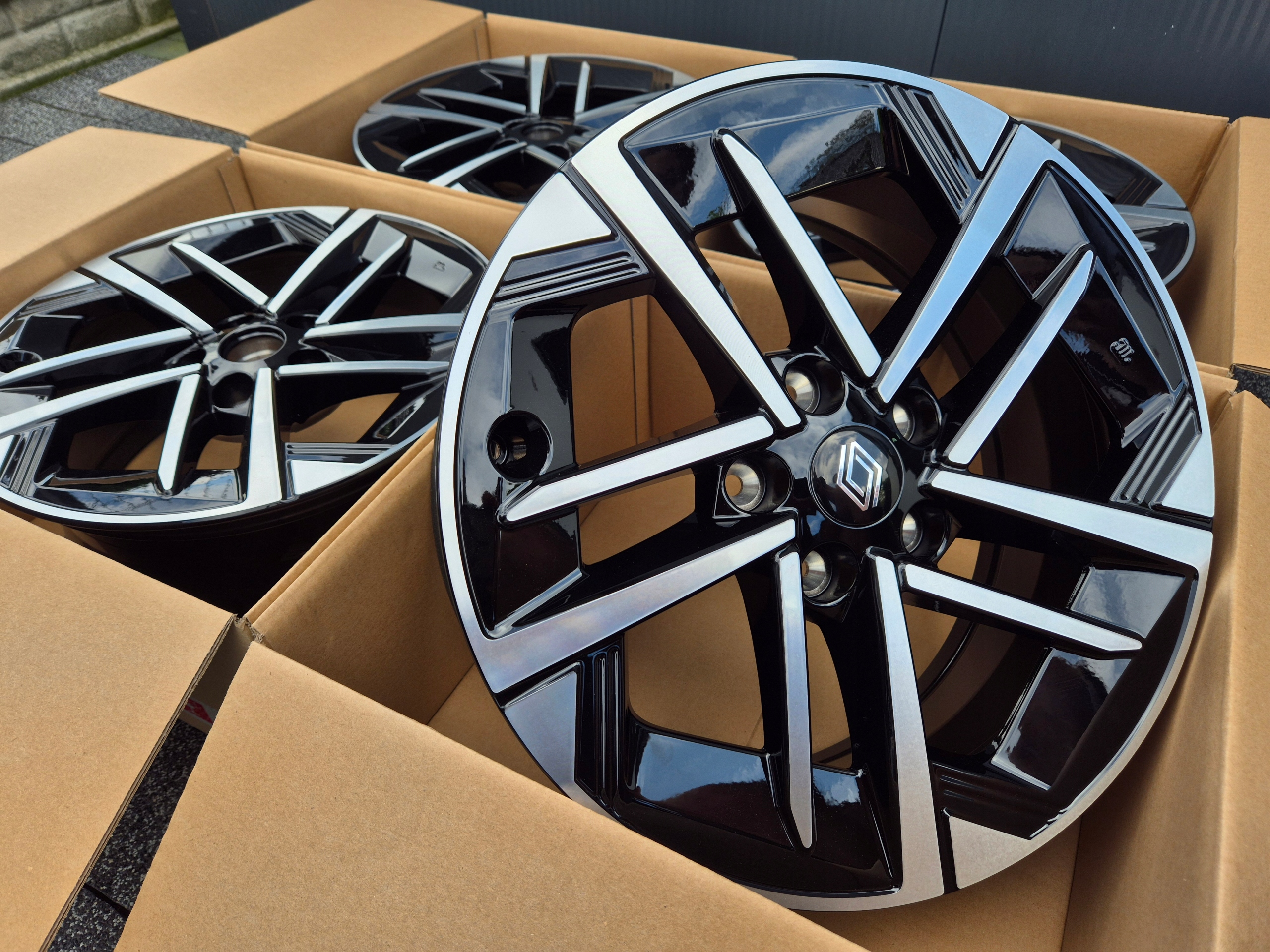 Felgi 17 do RENAULT Captur Austral Arkana Symbioz Megane Talisman Rozstaw śrub 5x114.3