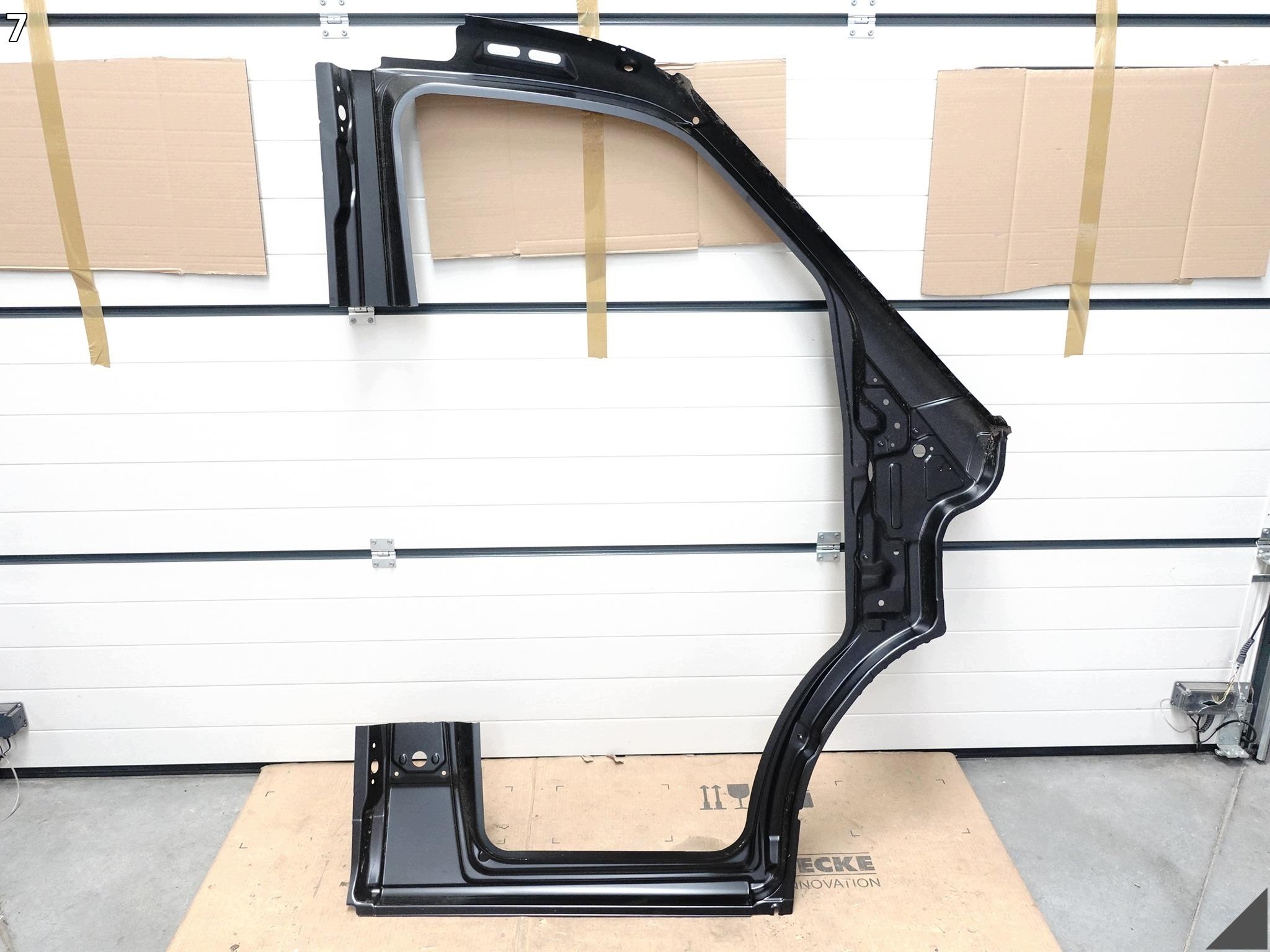 MERCEDES SPRINTER III GEN W910 W907 18- door pillar A side front left