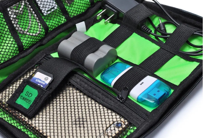 ORGANIZER PODRÓŻNY TORBA KOSMETYCZKA POKROWIEC ETUI NA ŁADOWARKI KABLE Marka Satis