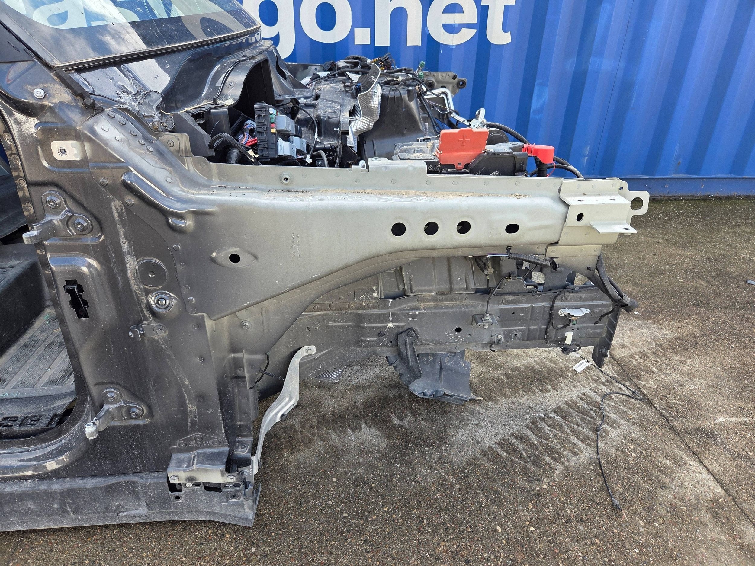 Land Rover Defender L663 čtvrtka přední pravá (TT08)
