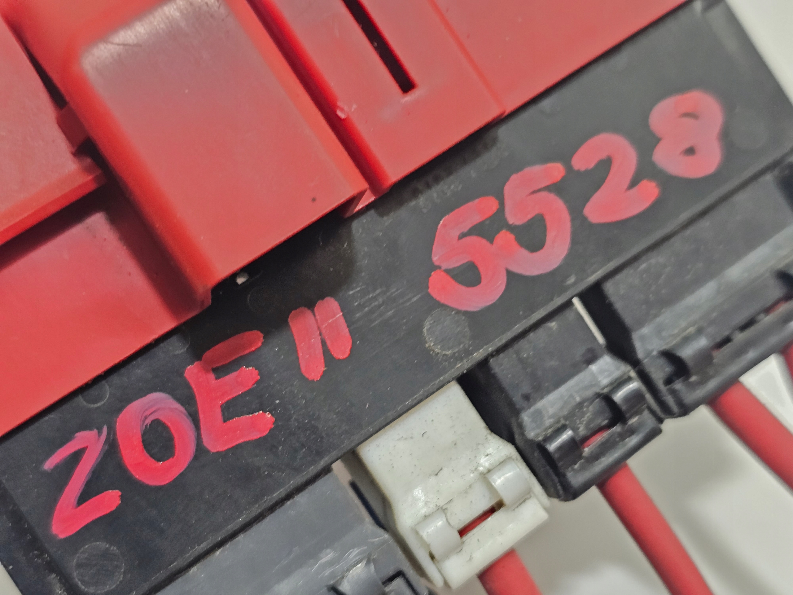 KLEMA PLUSOWA RENAULT ZOE II #5528 Numer katalogowy części 243123210R KLEMA PLUSOWA RENAULT ZOE II #5528