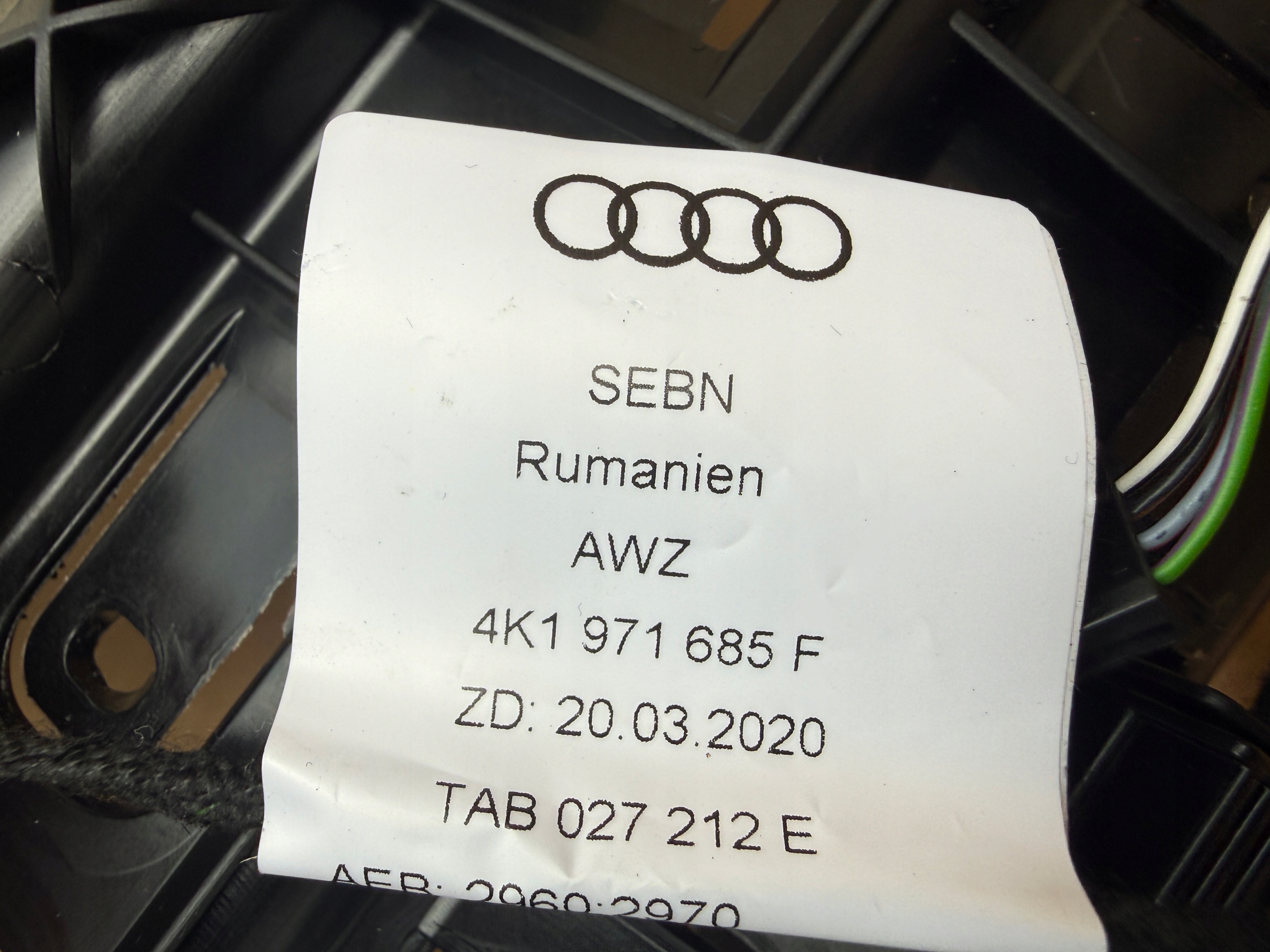 DEKOR consoles TUNELU AUDI A6 C8 4K1864261 original
