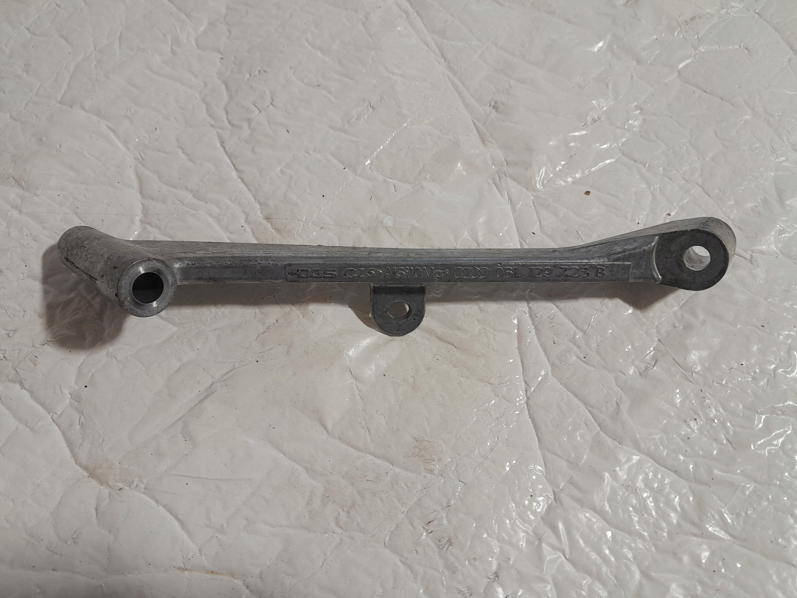 AUDI A4 B9 console holder header pipe 2.0TFSI CYM 06L129723B