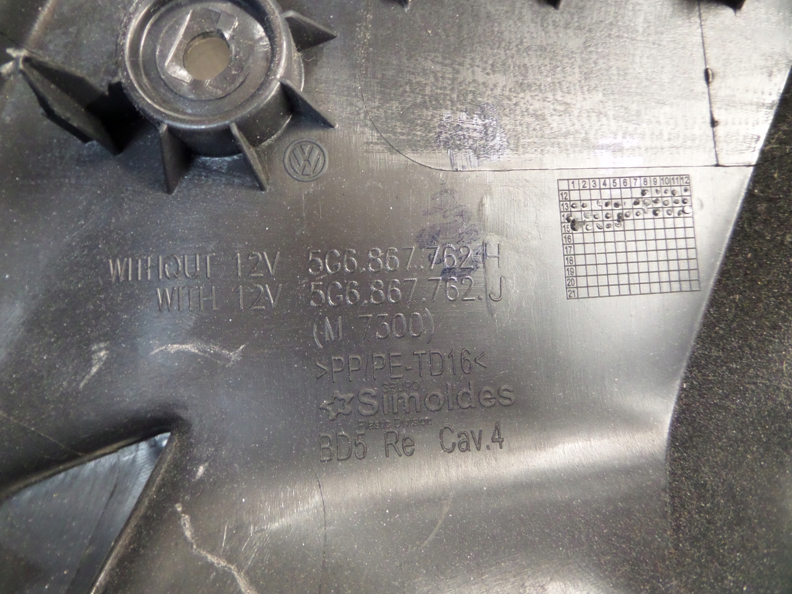 VW GOLF VII upholstery boot right 5G6867762J H