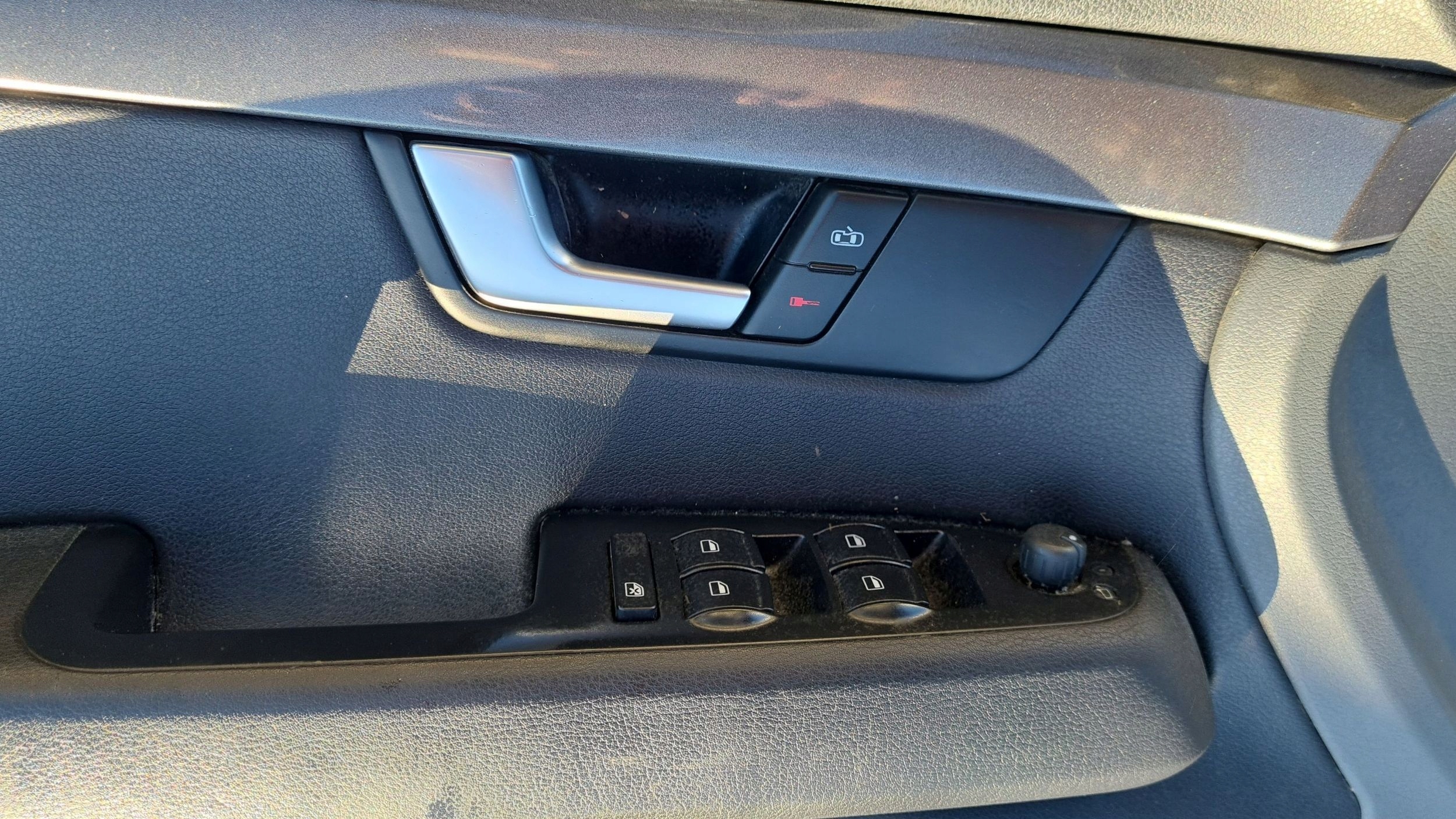 2011 seat EXEO (3R) бочки / обшивка двери передней 3R1867105