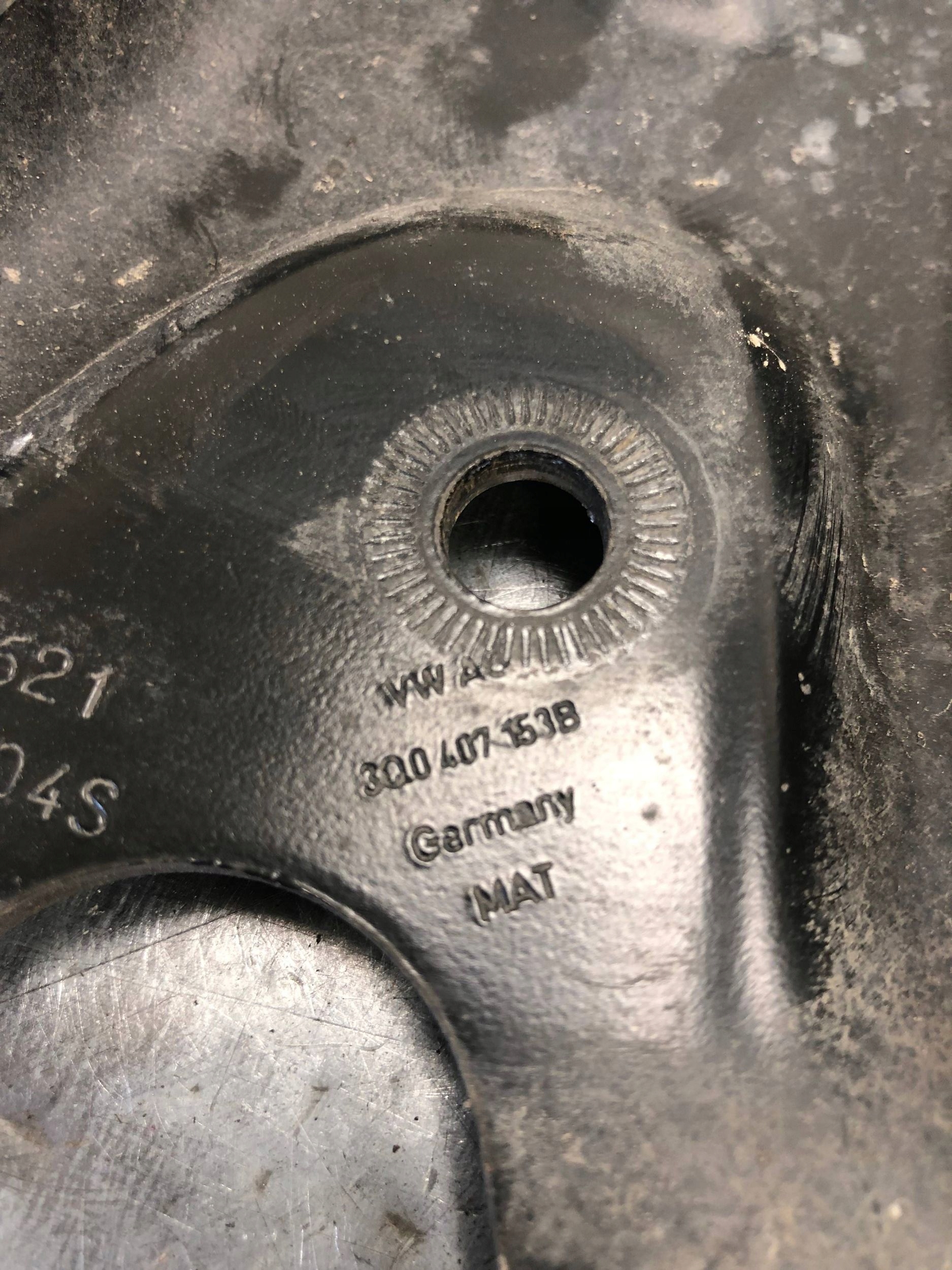 arm left front VW PASSAT B8 KOMBI 3Q0407153B