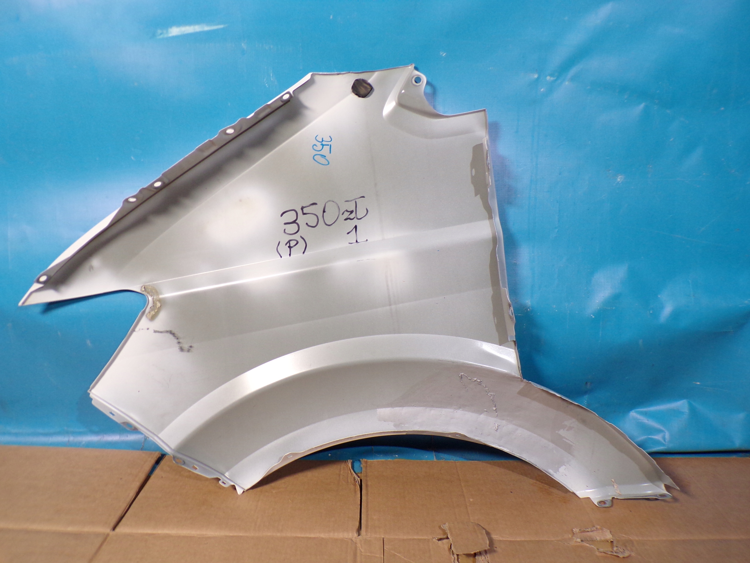 VW CRAFTER 17 - fender front right BIALY