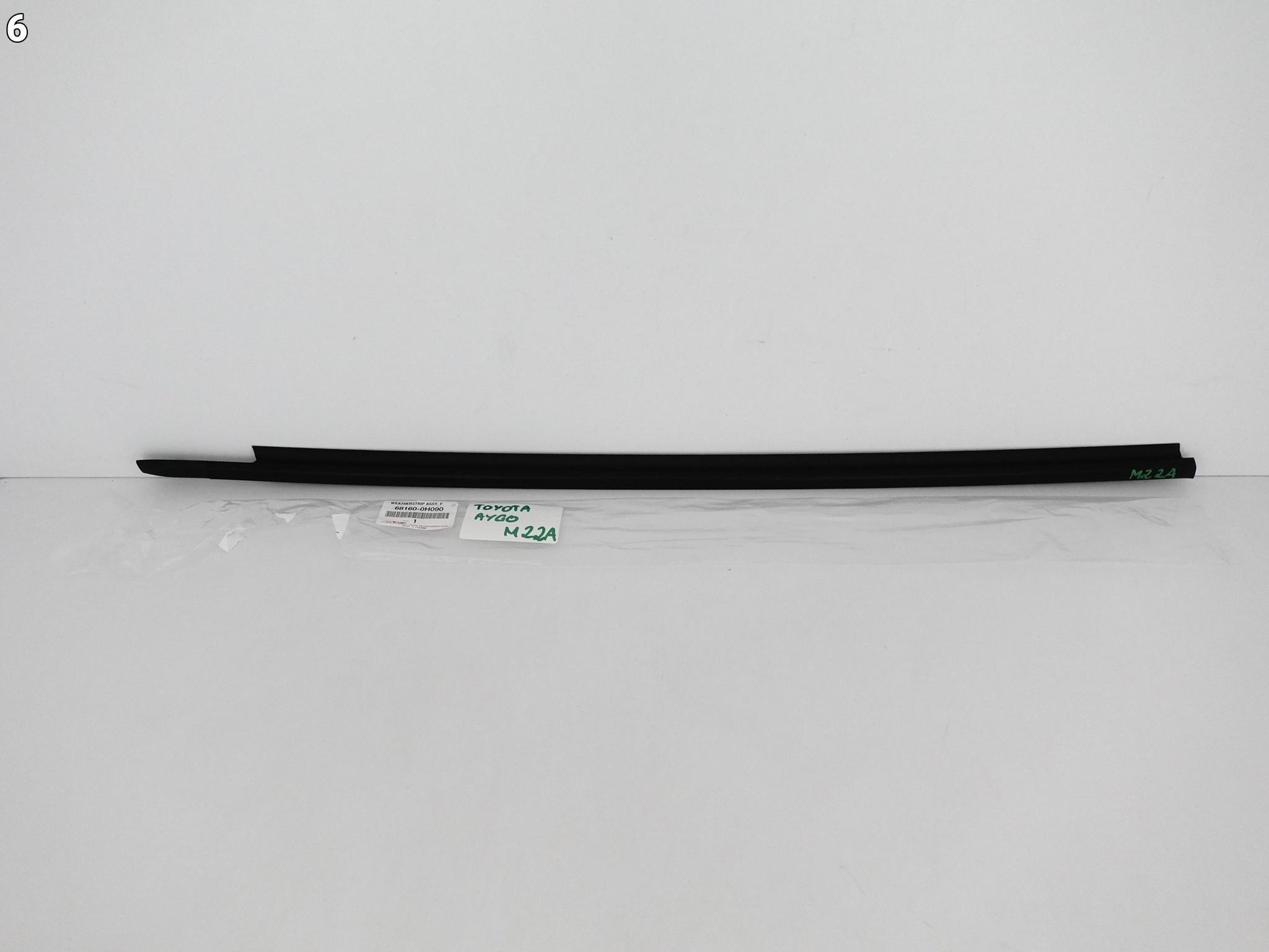 TOYOTA AYGO X 21- moulding dust windows right front 68160-0H090