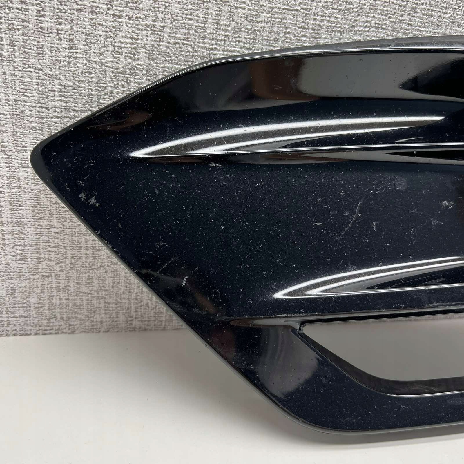 VOLVO S90 V90 R-design 2017-2020 grid of a bumper left 31425143