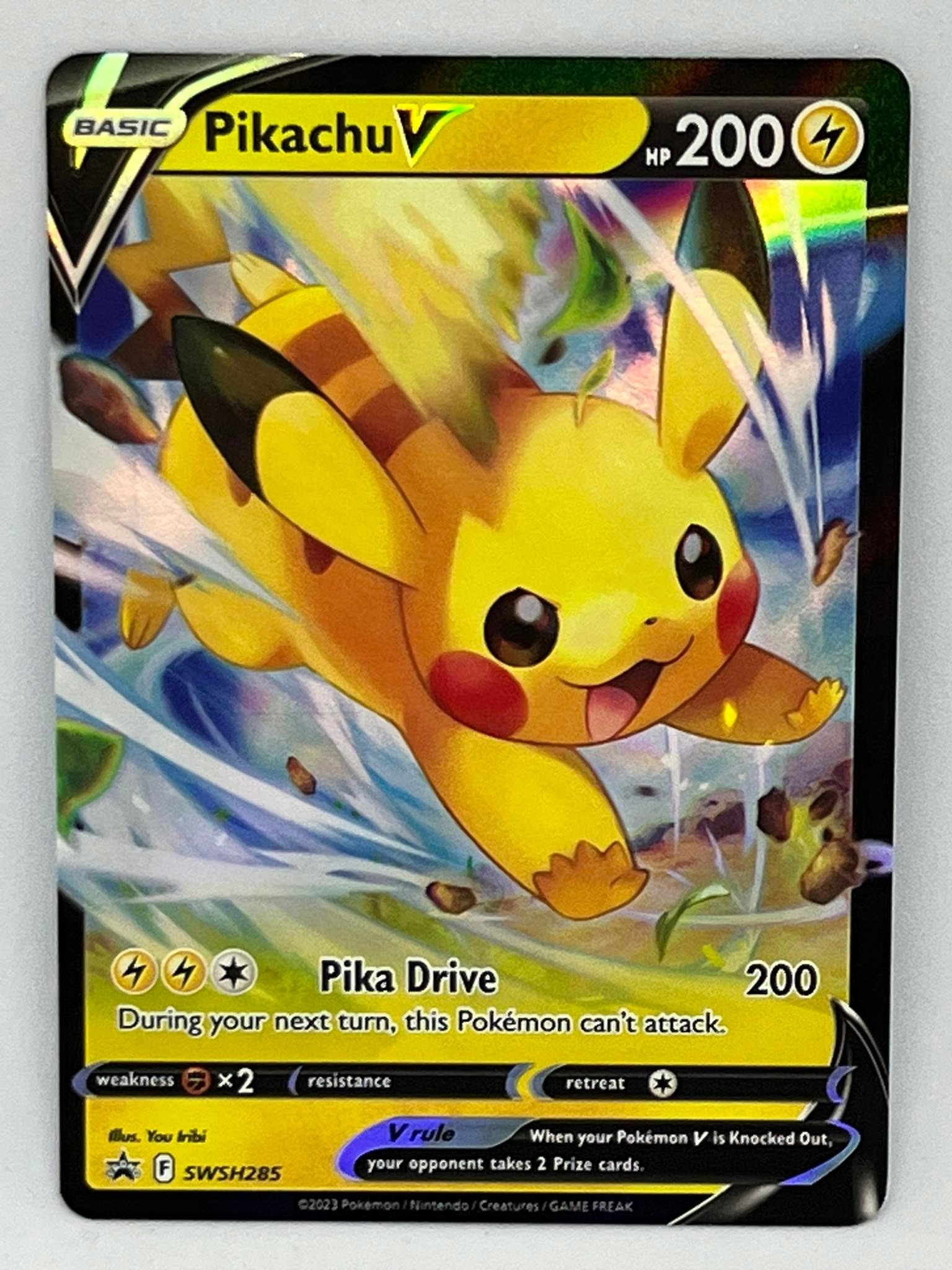 Pikachu V トレーディングカード s-l1200.jpg