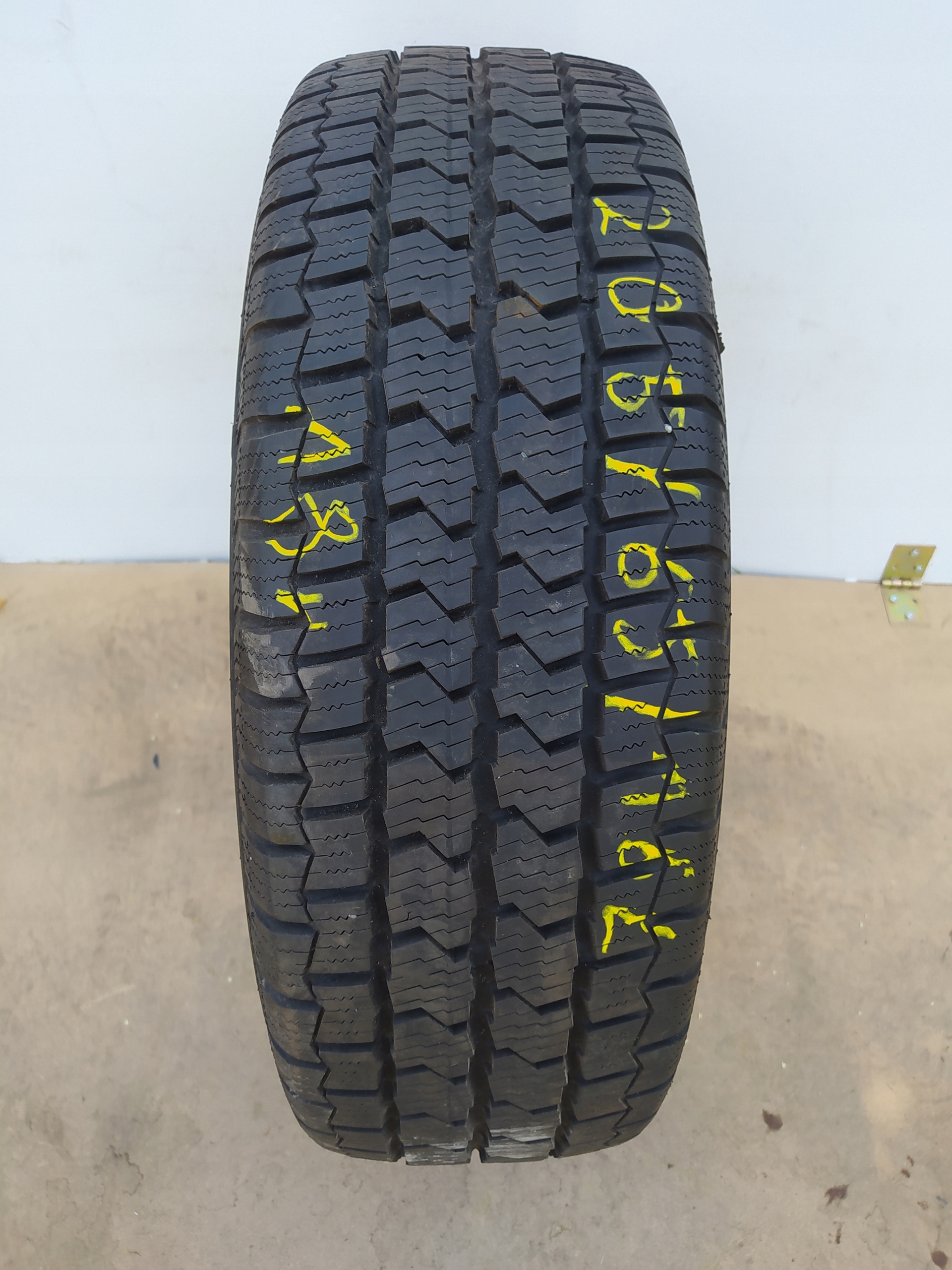 1x 205/65 R16c Continental VancoFourSeason 2 2018