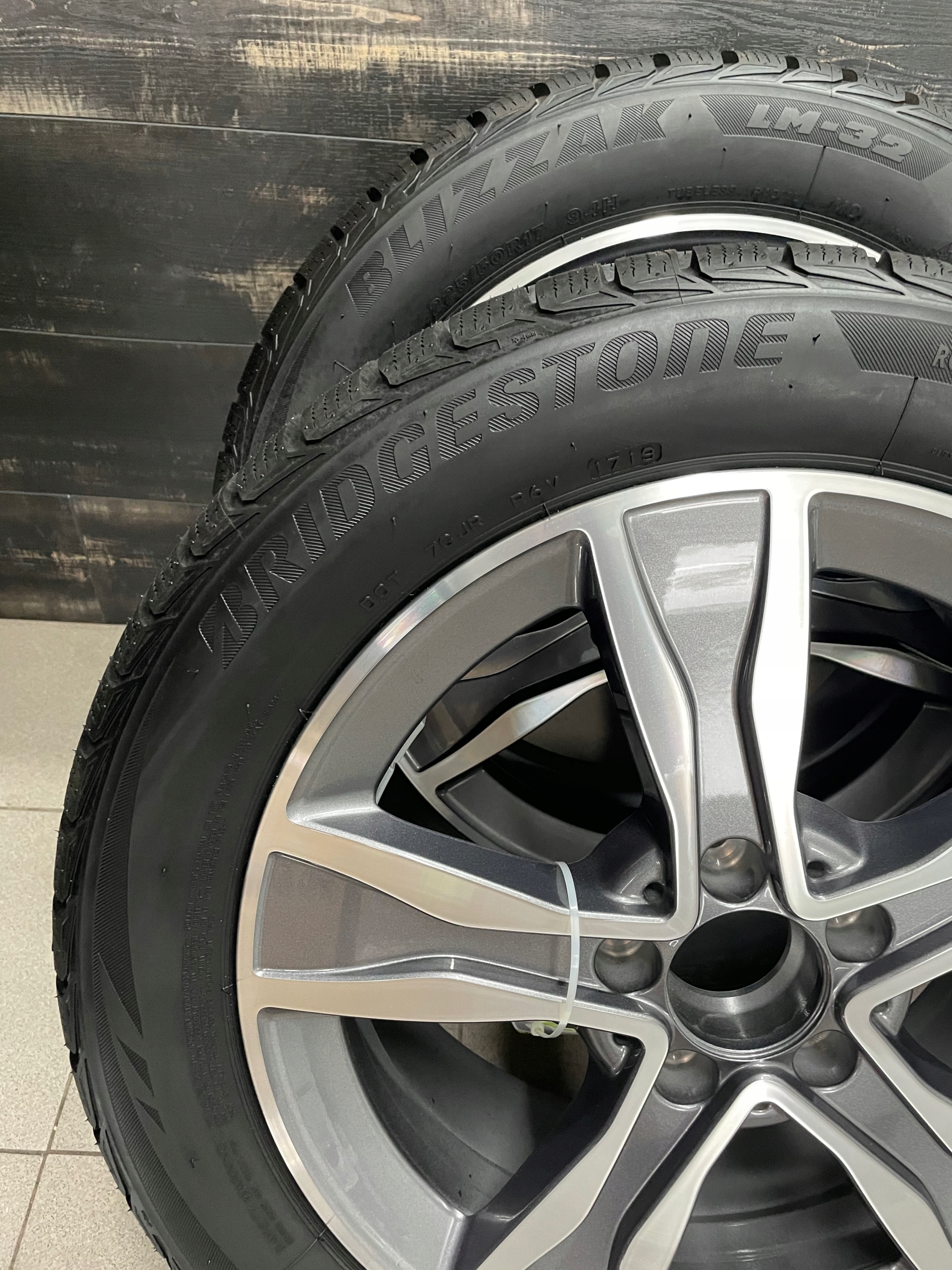 KOLA ZIMOWE MERCEDES 17 C KLASA W205 BRIDGESTONE Rims type Aluminum