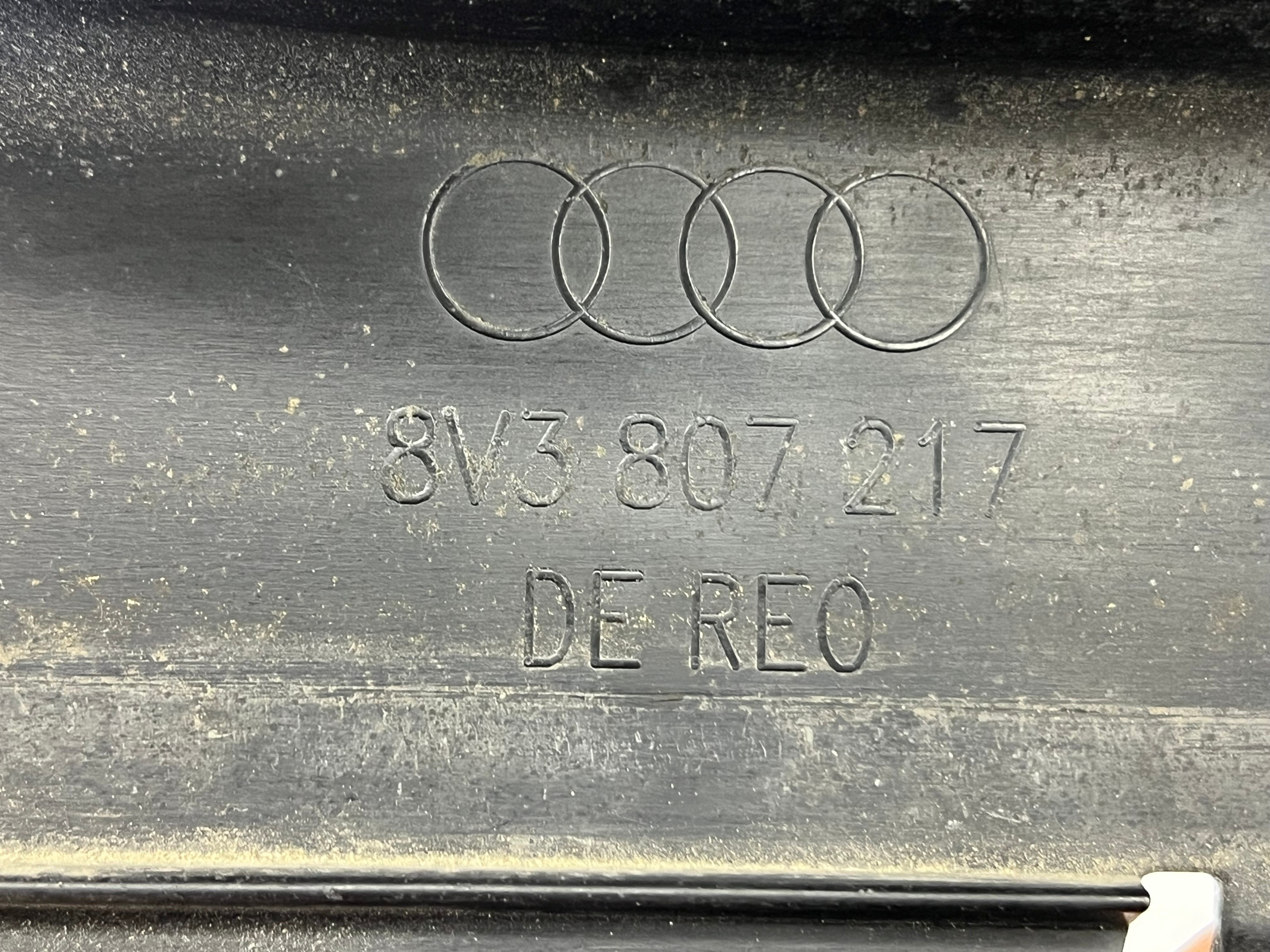 Audi A3 S3 8V couverture traverse pare choc 8V3807217