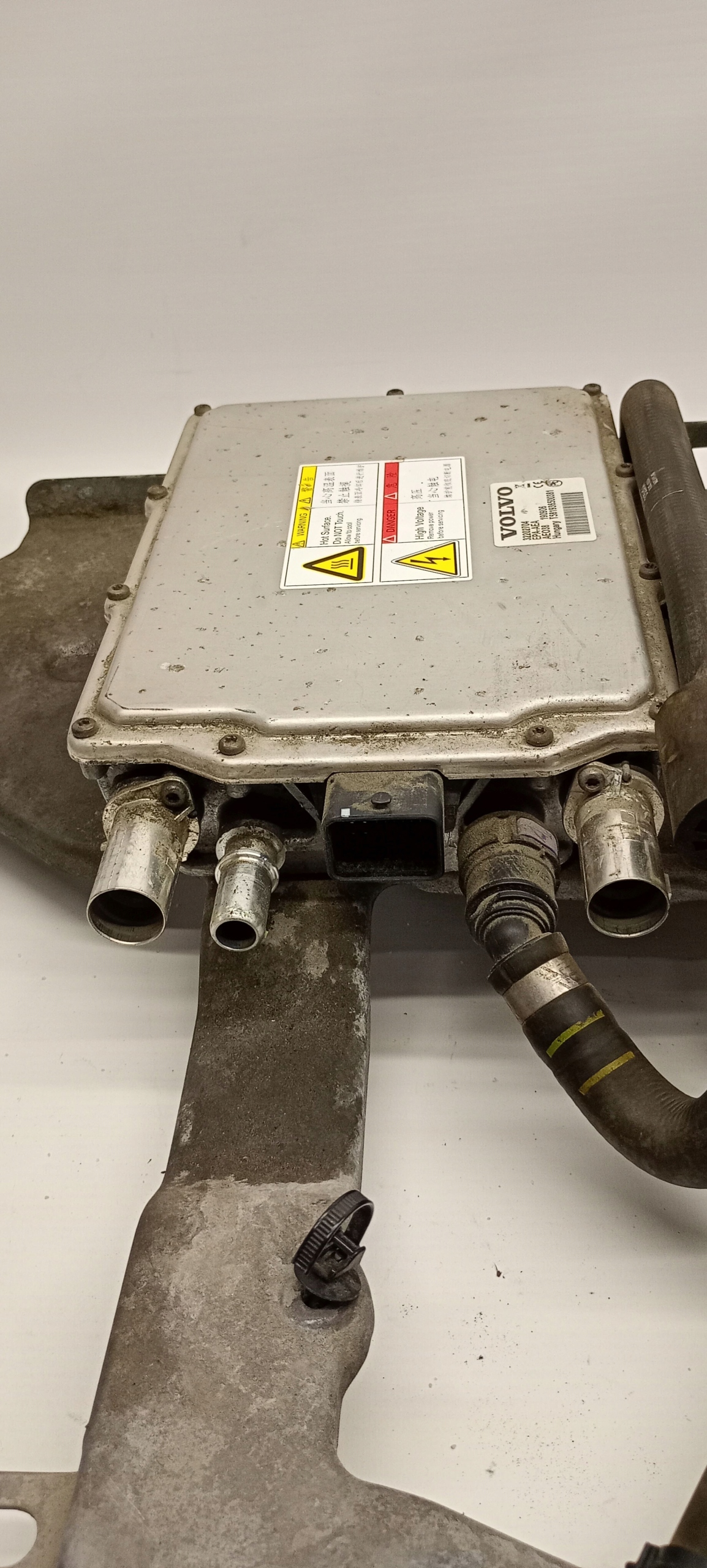 ŁADOWARKA PRZETWORNICA KONWERTER PLUG IN VOLVO S60 V60 XC90 XC60 T8 Producent części Volvo