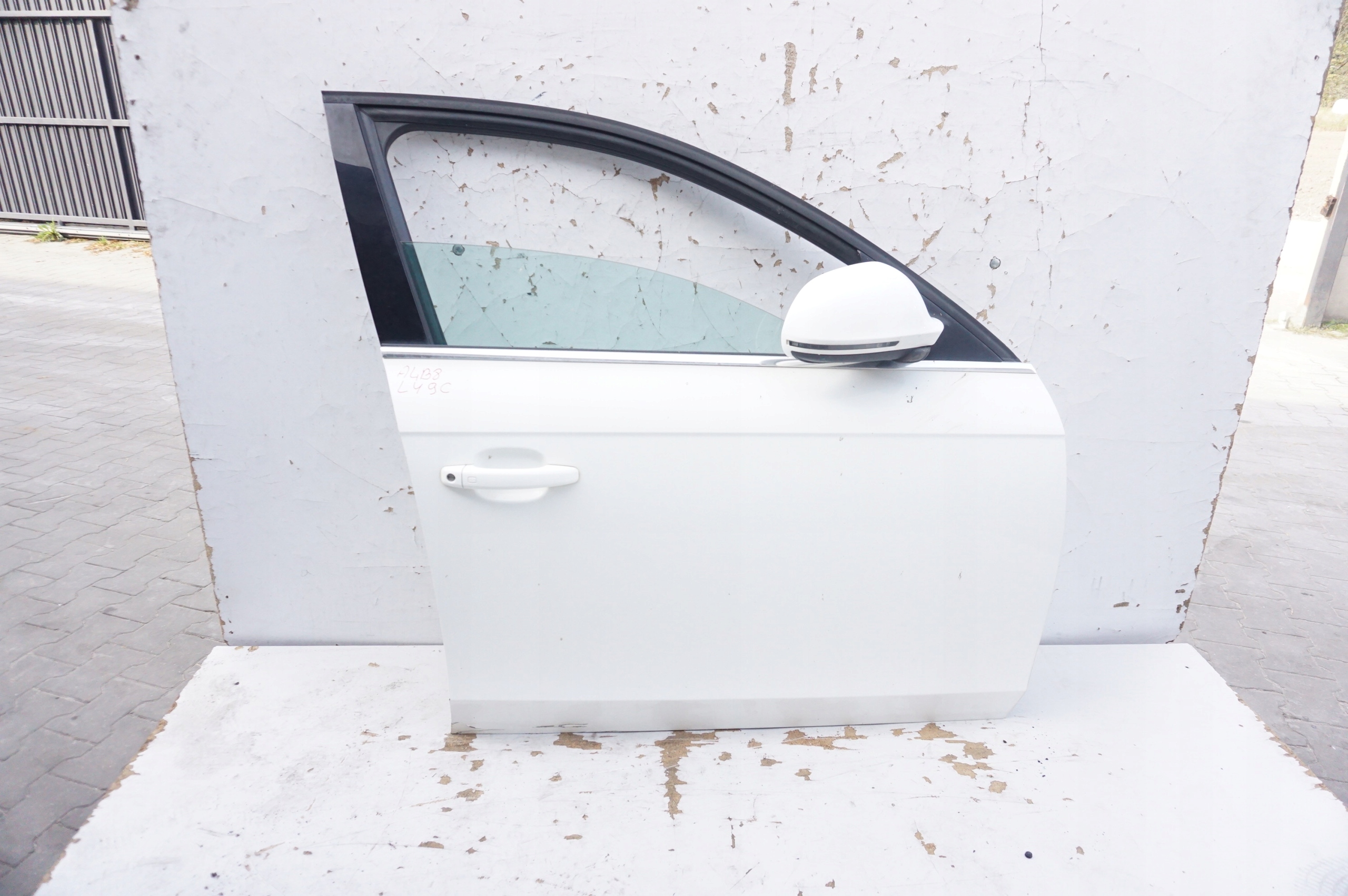 ДВЕРІ ПРАВИЙ ПЕРЕД AUDI A4 B8 Ly9c