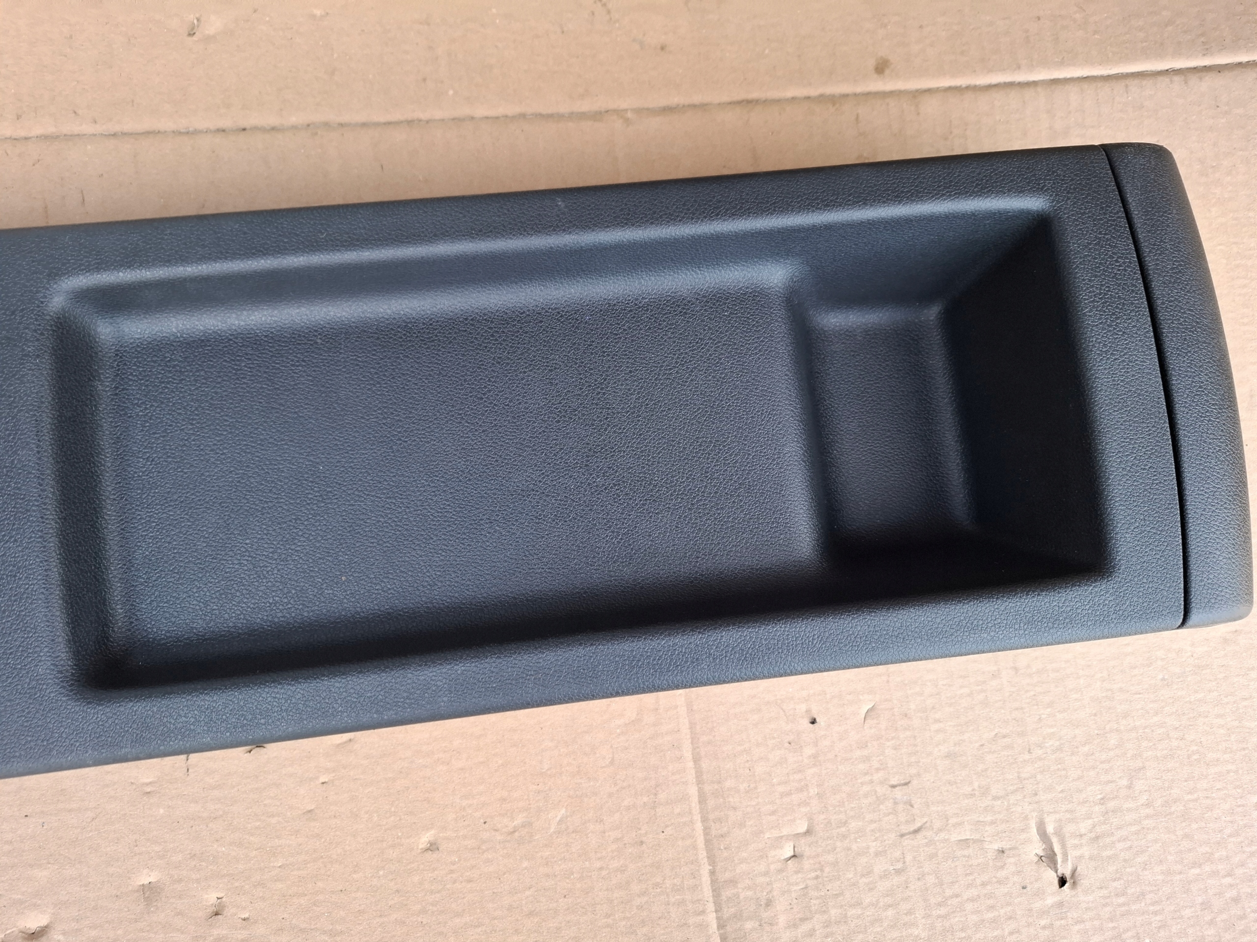 Citroen Berlingo IV PARTNER IV Blende Abdeckung TUNELU mitte 9820969980