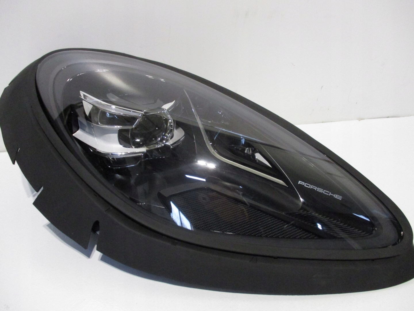 light right FULL LED MACAN 95B941010BB MATRIX