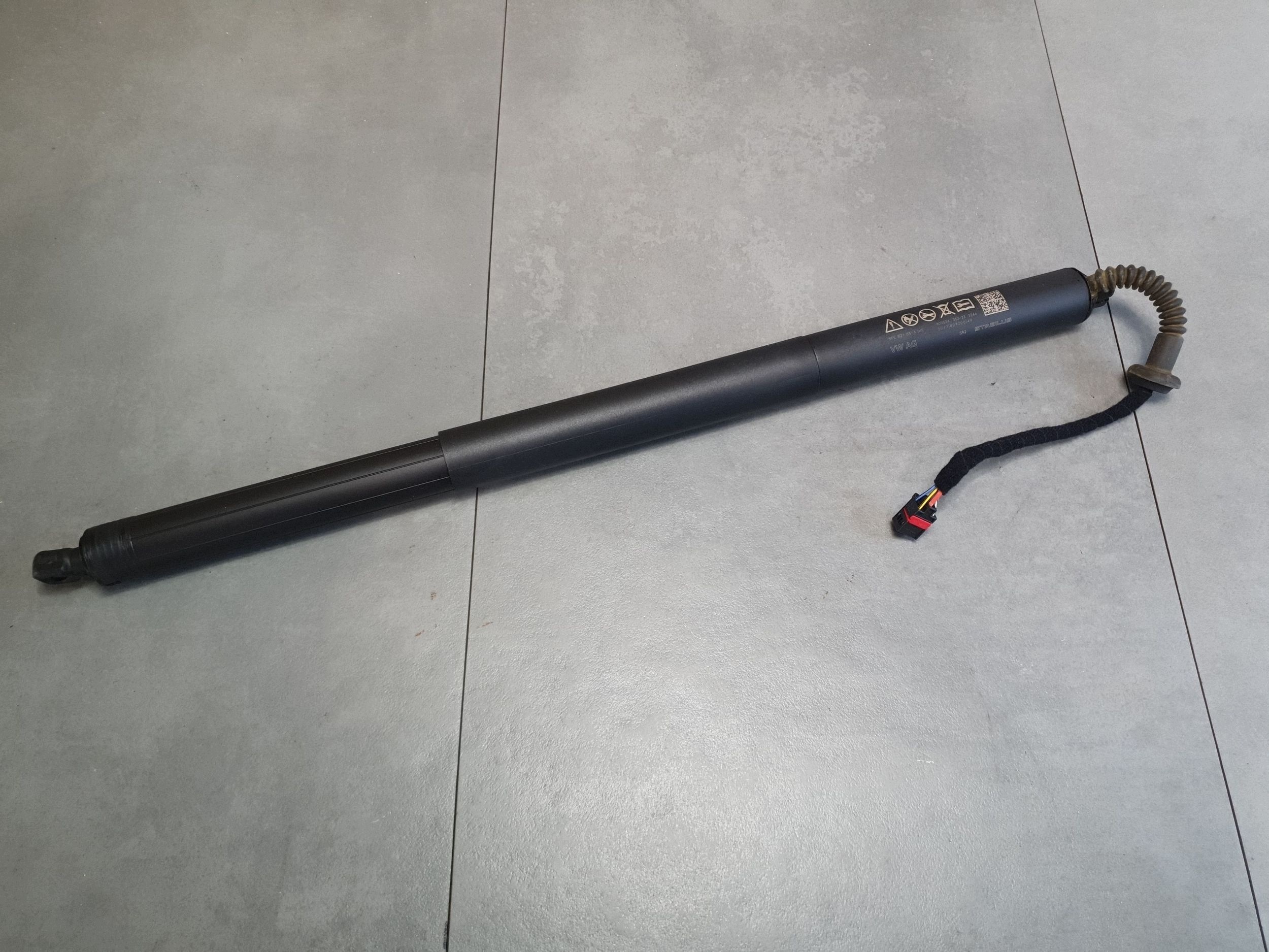 Cupra Leon IV KOMBI damper bonnet boot electrical 5FE827851A