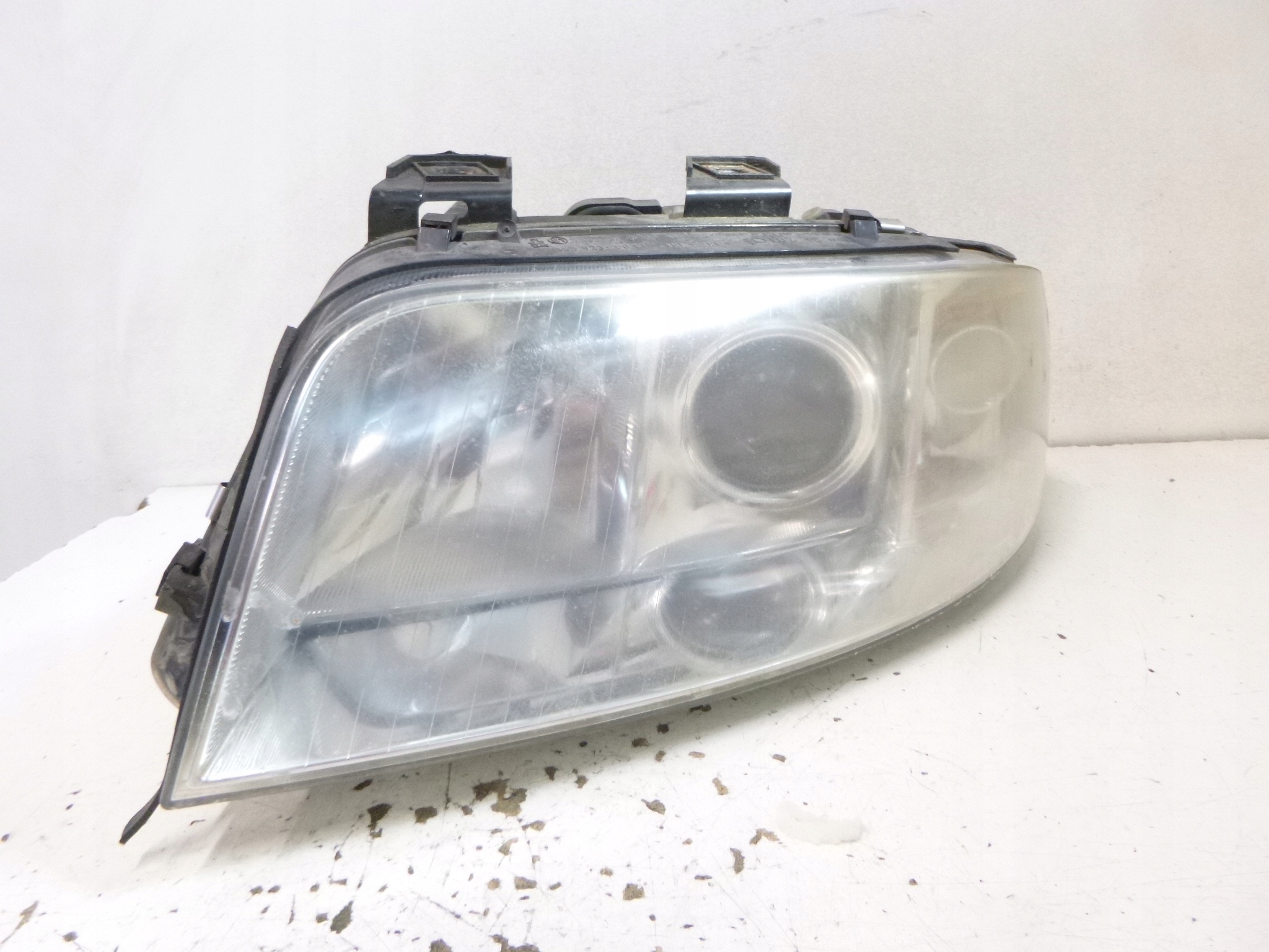 light front left Audi A6 C5 Xenon 2003r.