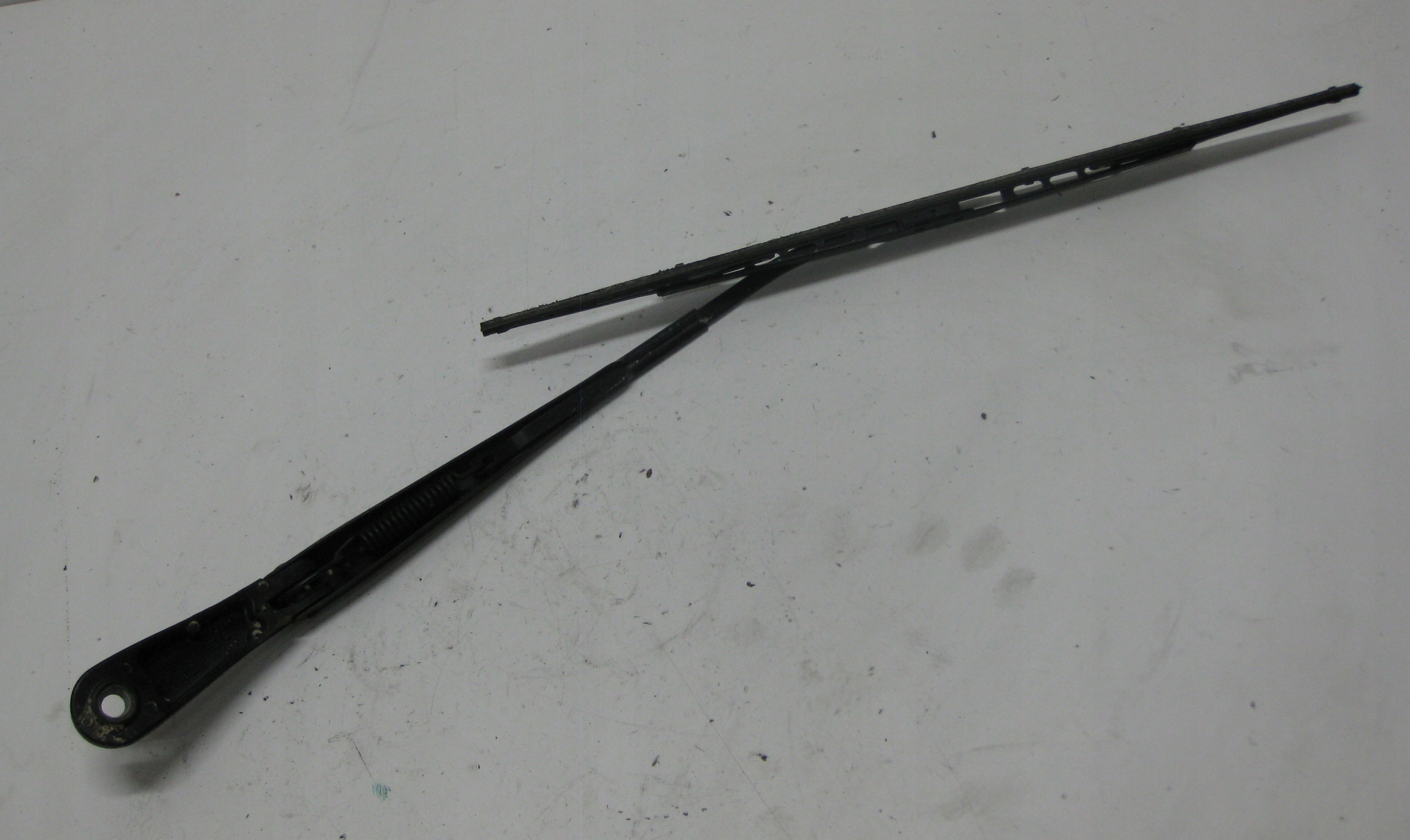 JEEP CHEROKEE LIBERTY KJ wiper arm left 55155937AC