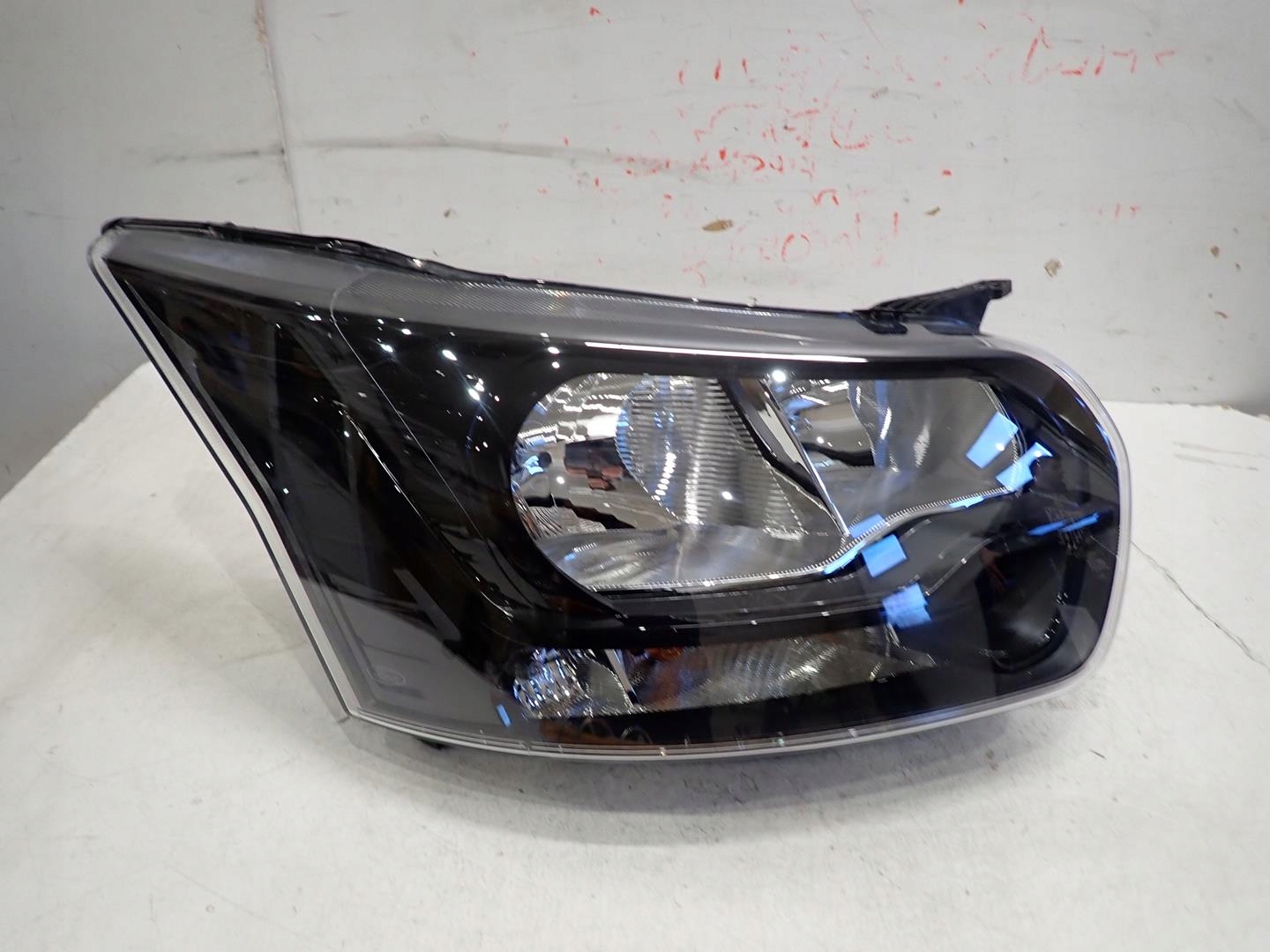 light front front right FORD TRANSIT MK8 2013