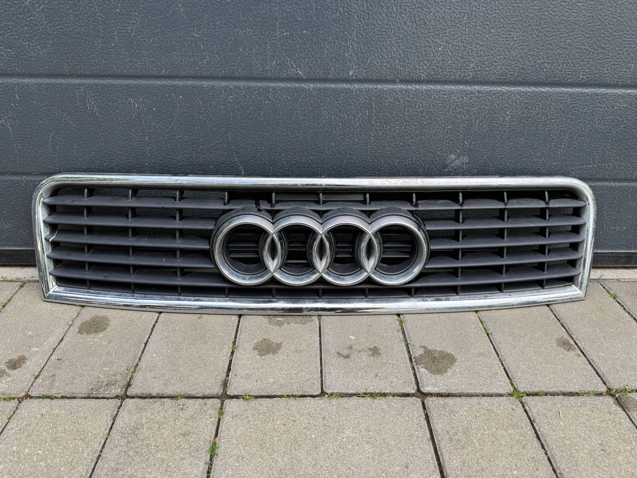 Audi A4 8E B6 00- Malysz Grille