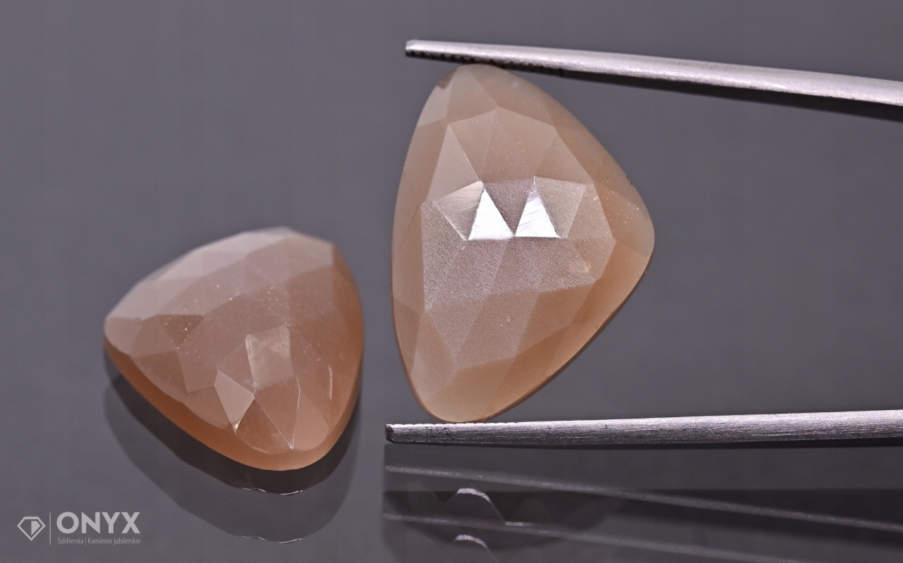 Měsíční kámen Pár fazetovaný nepravidelný 22x