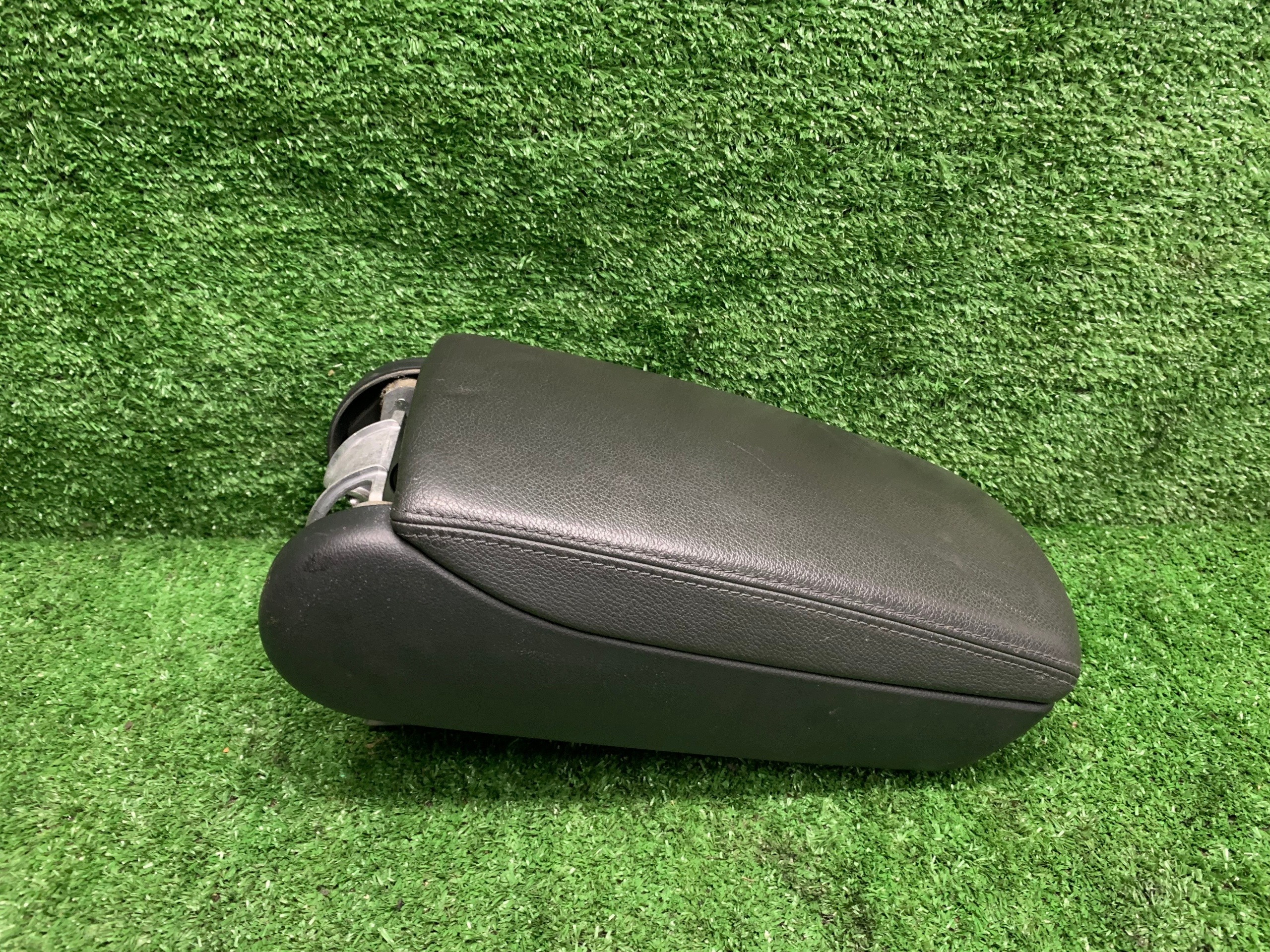 armrest central leather AUDI A6 C6 2.0 FSI 4F0864114/6