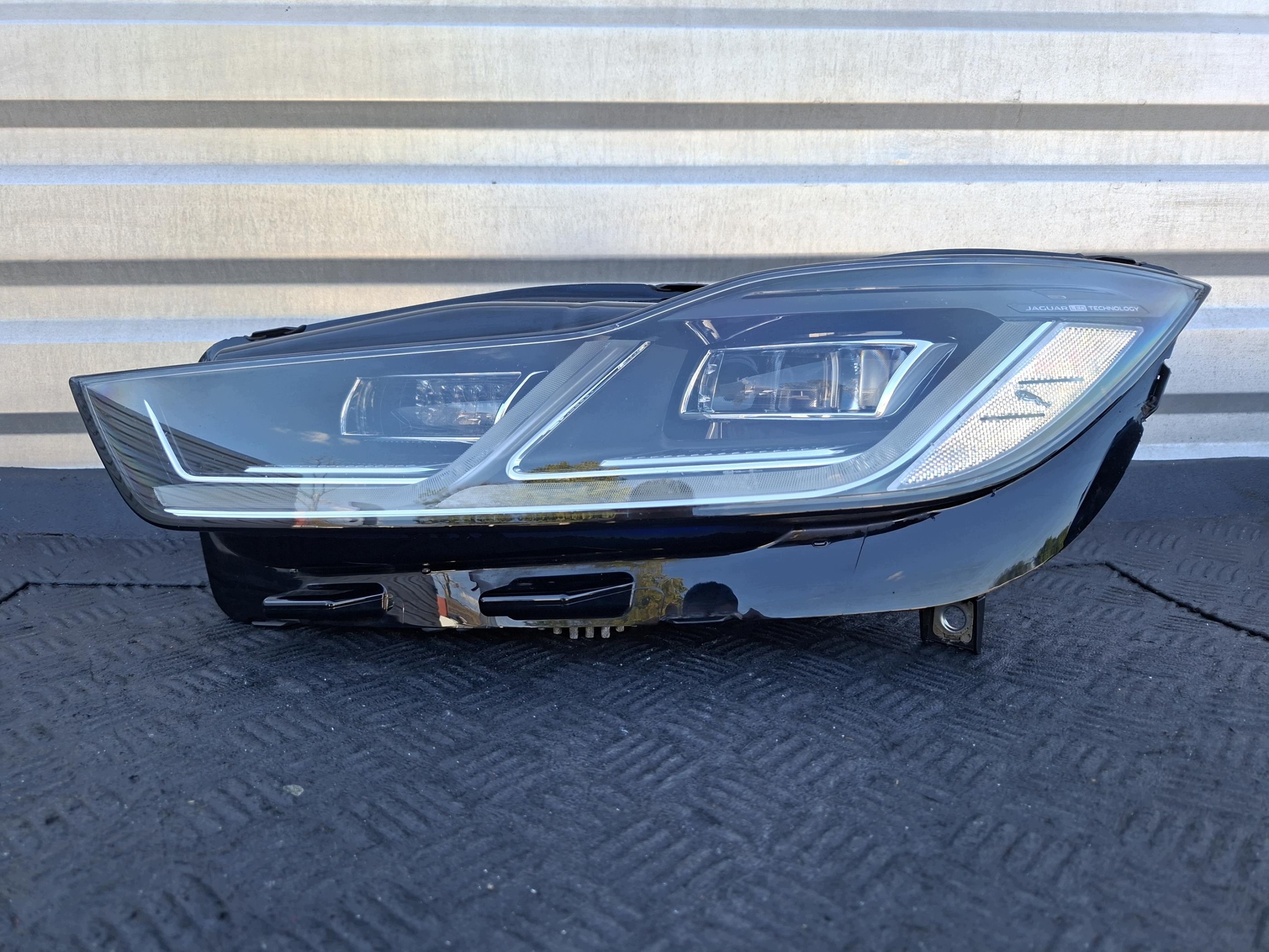 light front left front left LED MID UK JAGUAR and-PACE X590 EV400