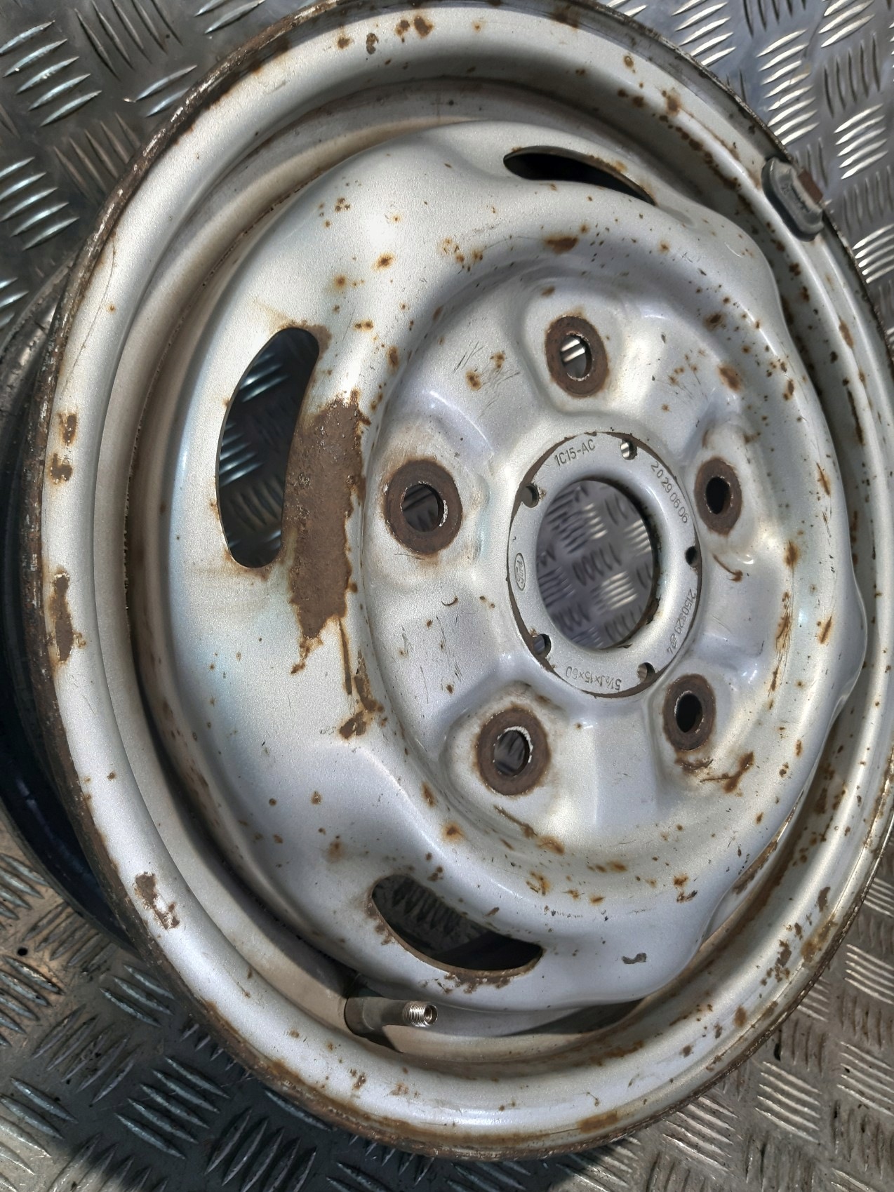 disk oceľový 1x FORD 2150829 5x160 5,5J ET60 R15