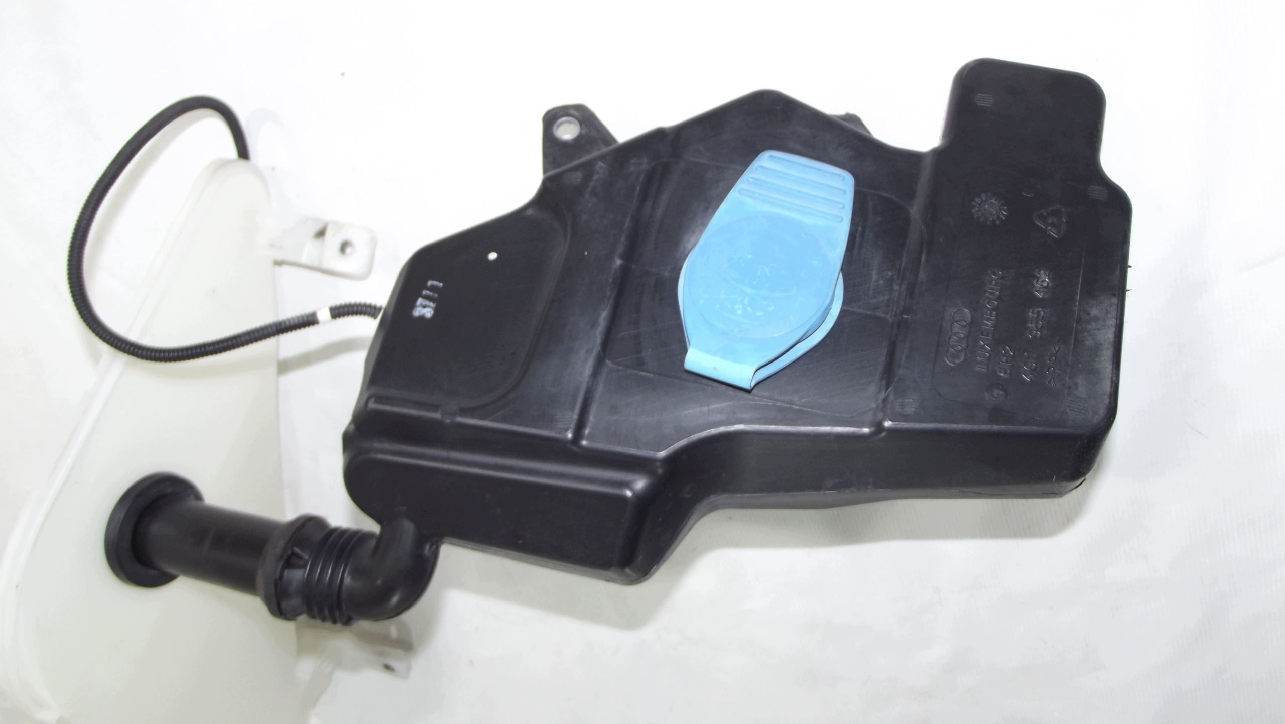 Audi A6 C7 washer fluid tank 4G1955462